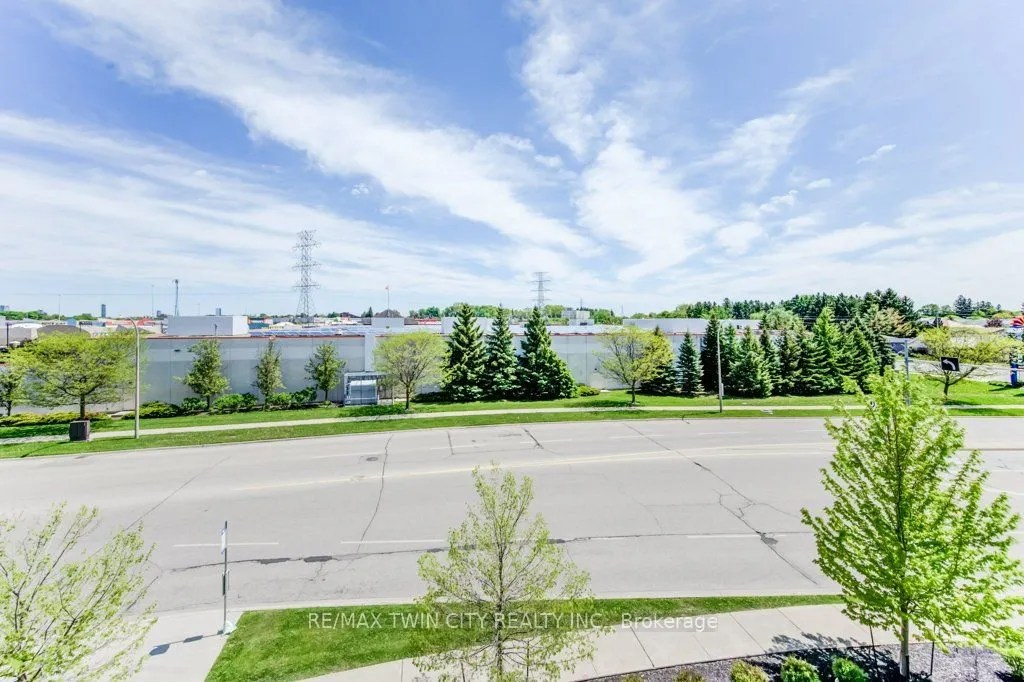 5 Wake Robin Drive, #303
