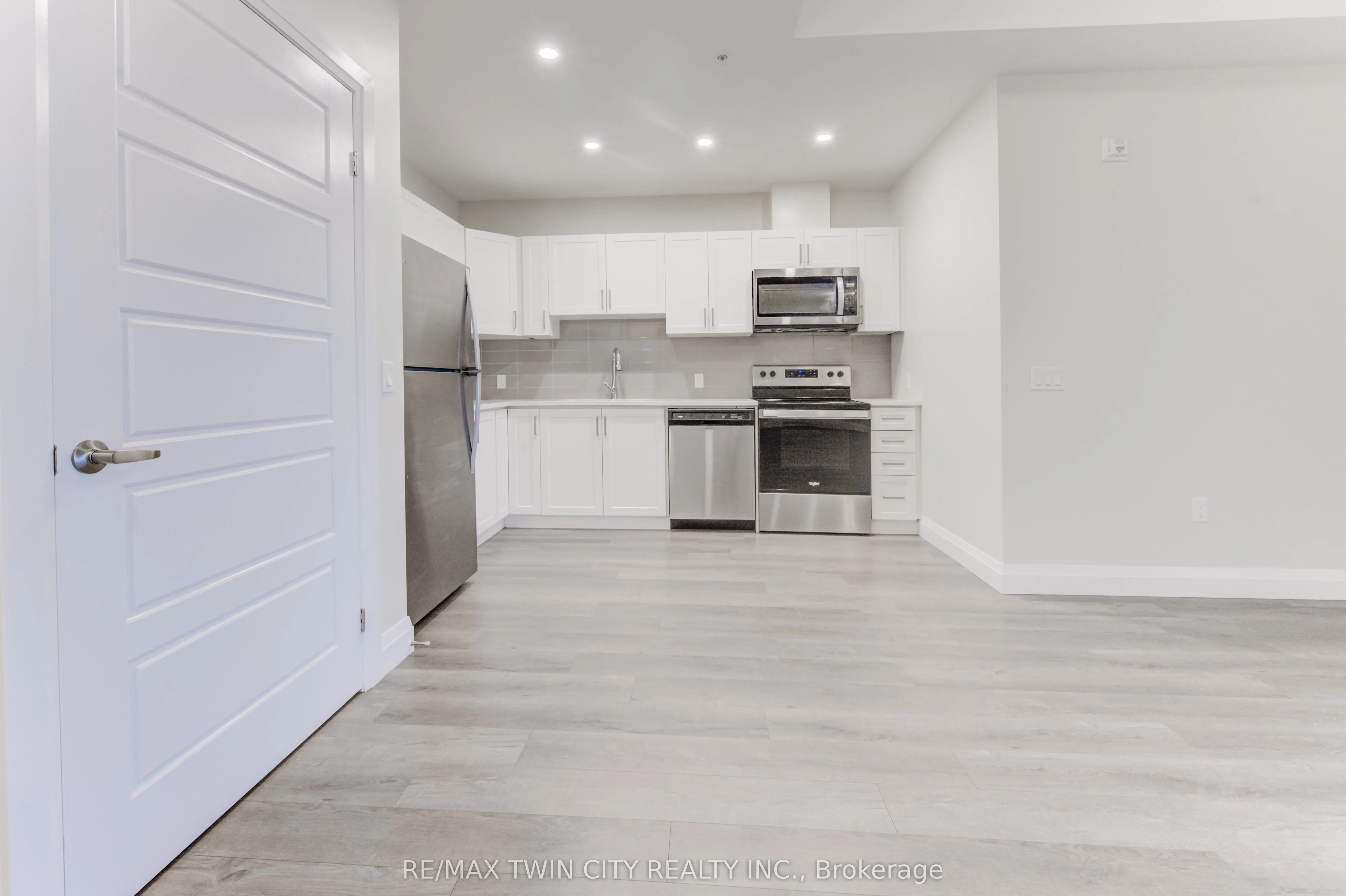 5 Wake Robin Drive, #303