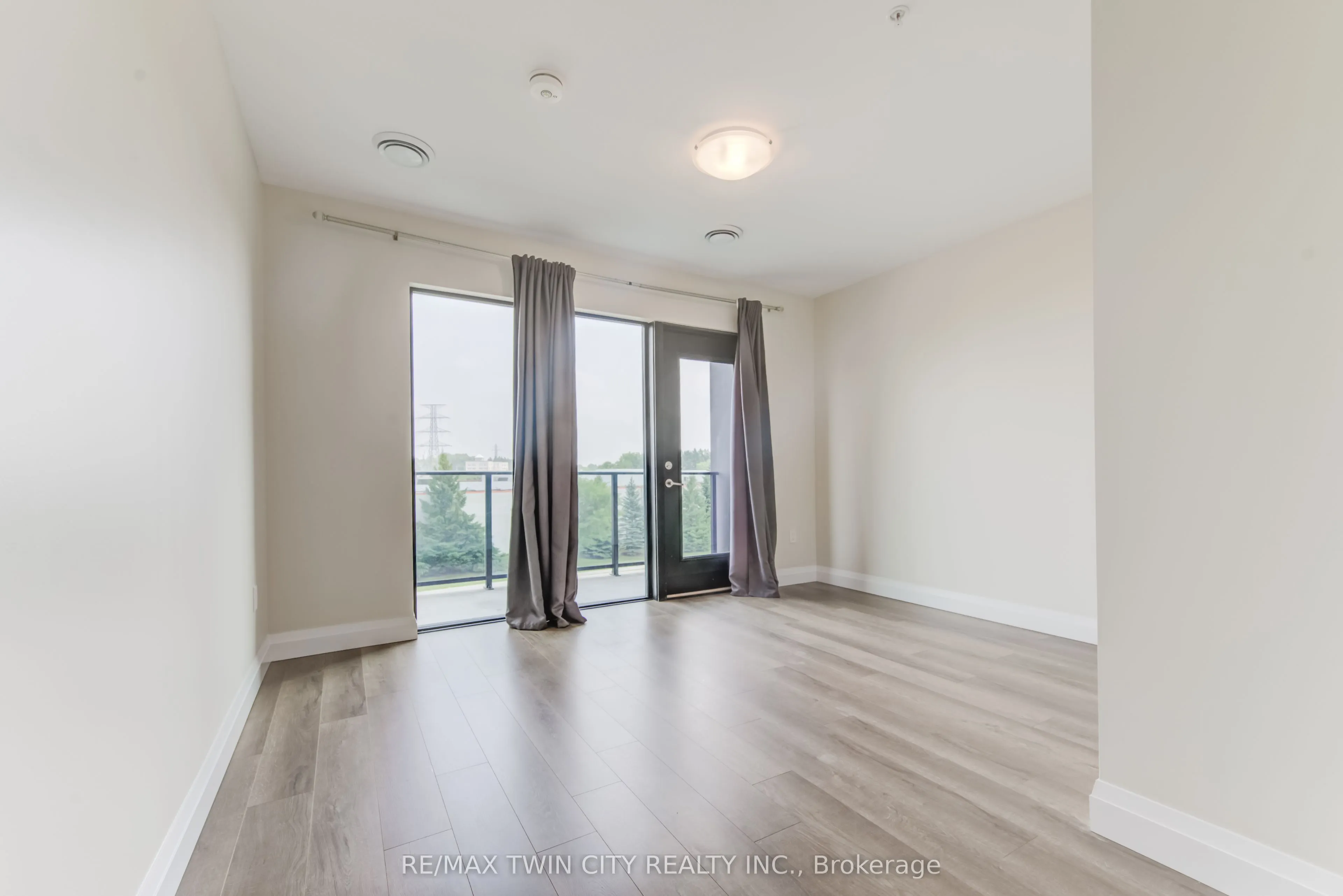 5 Wake Robin Drive, #303