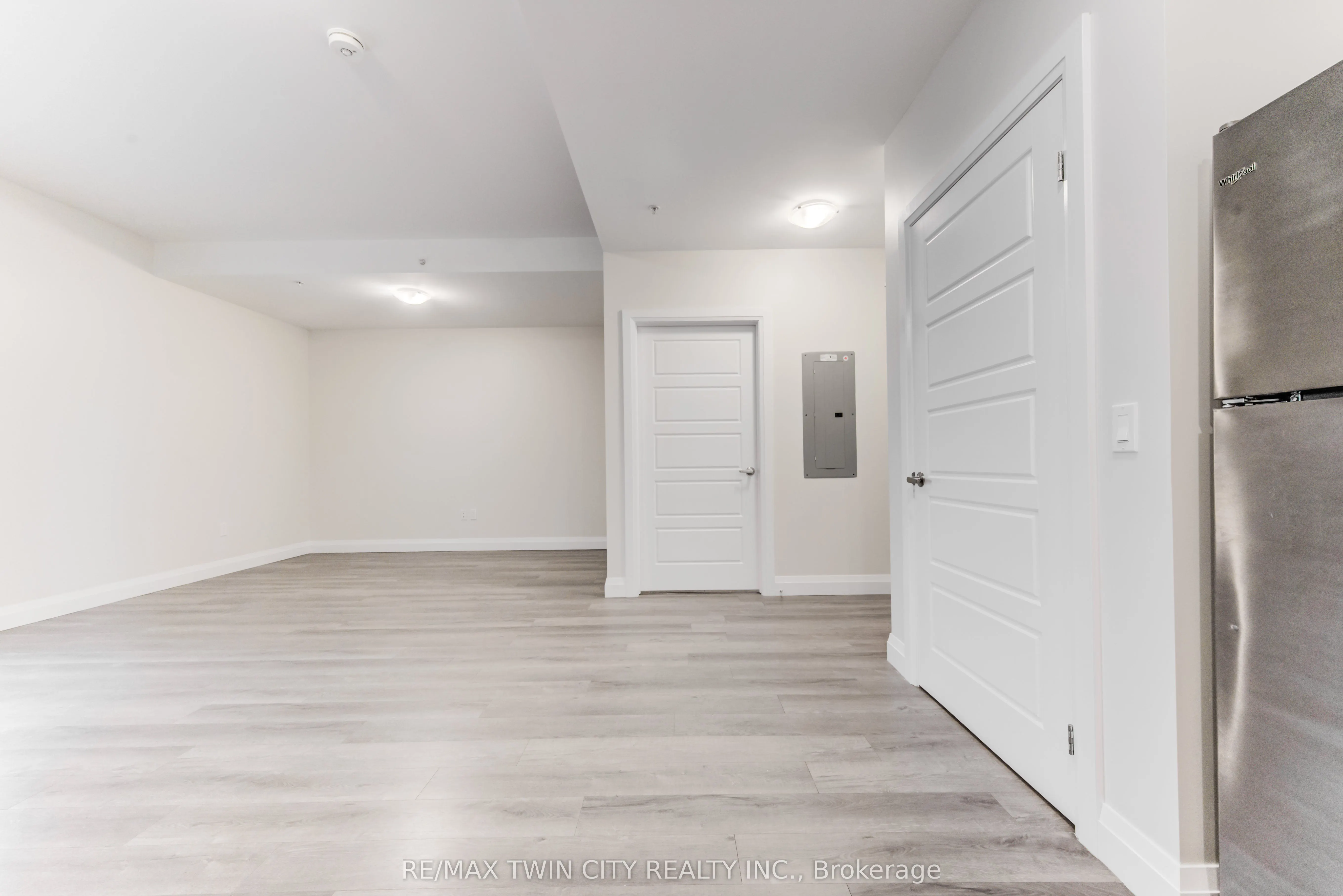 5 Wake Robin Drive, #303