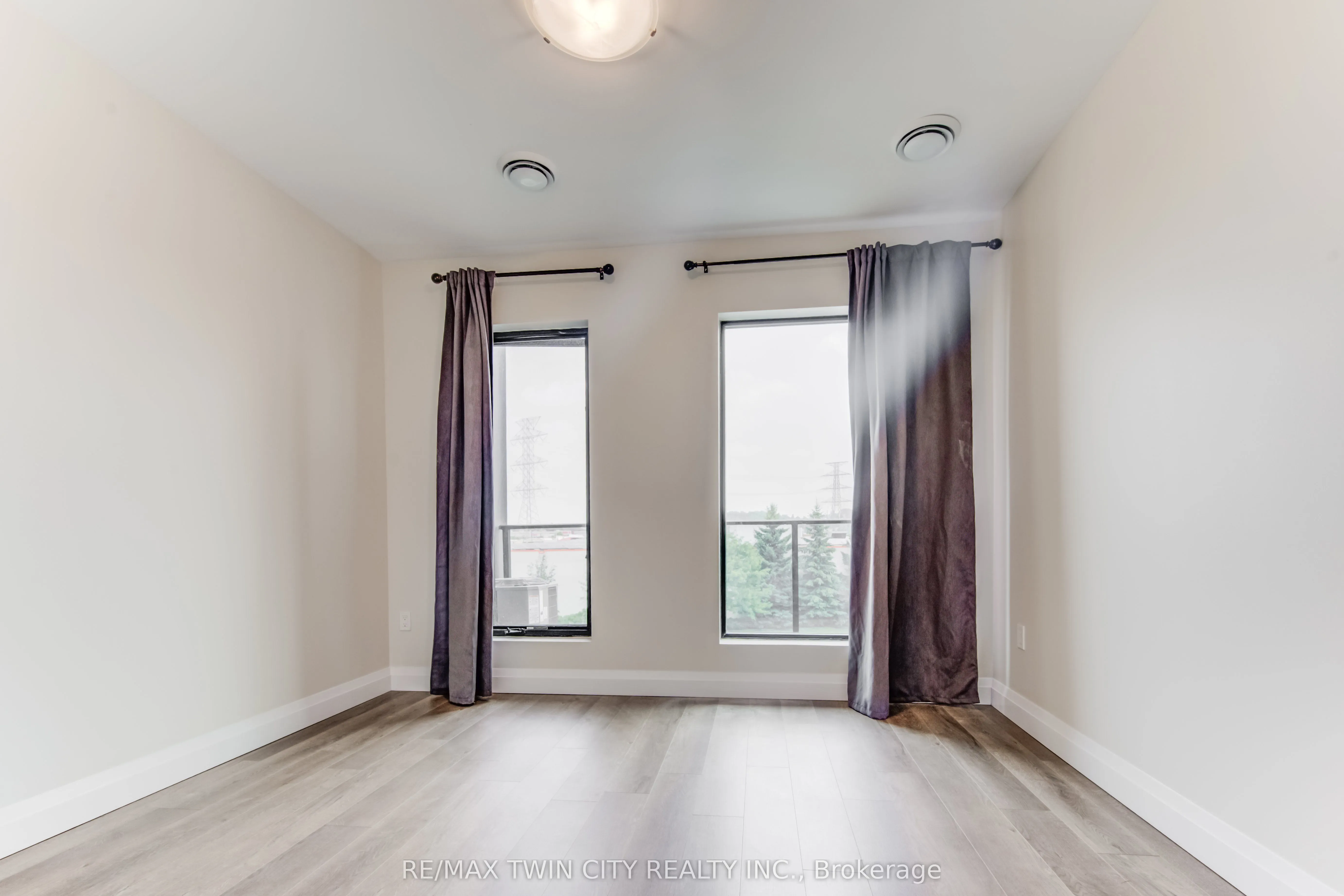 5 Wake Robin Drive, #303