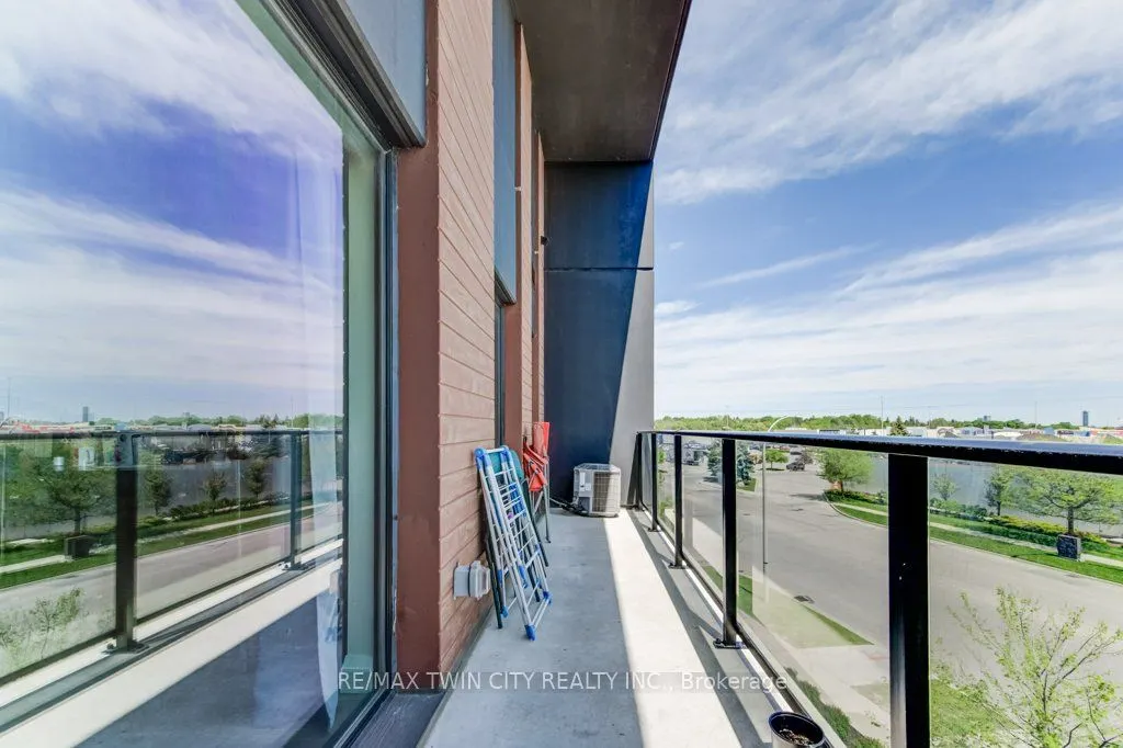 5 Wake Robin Drive, #303