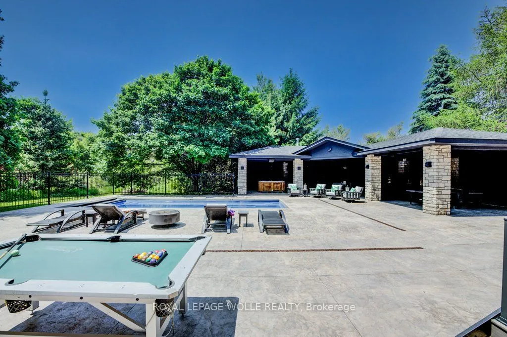 8466 Sideroad 30