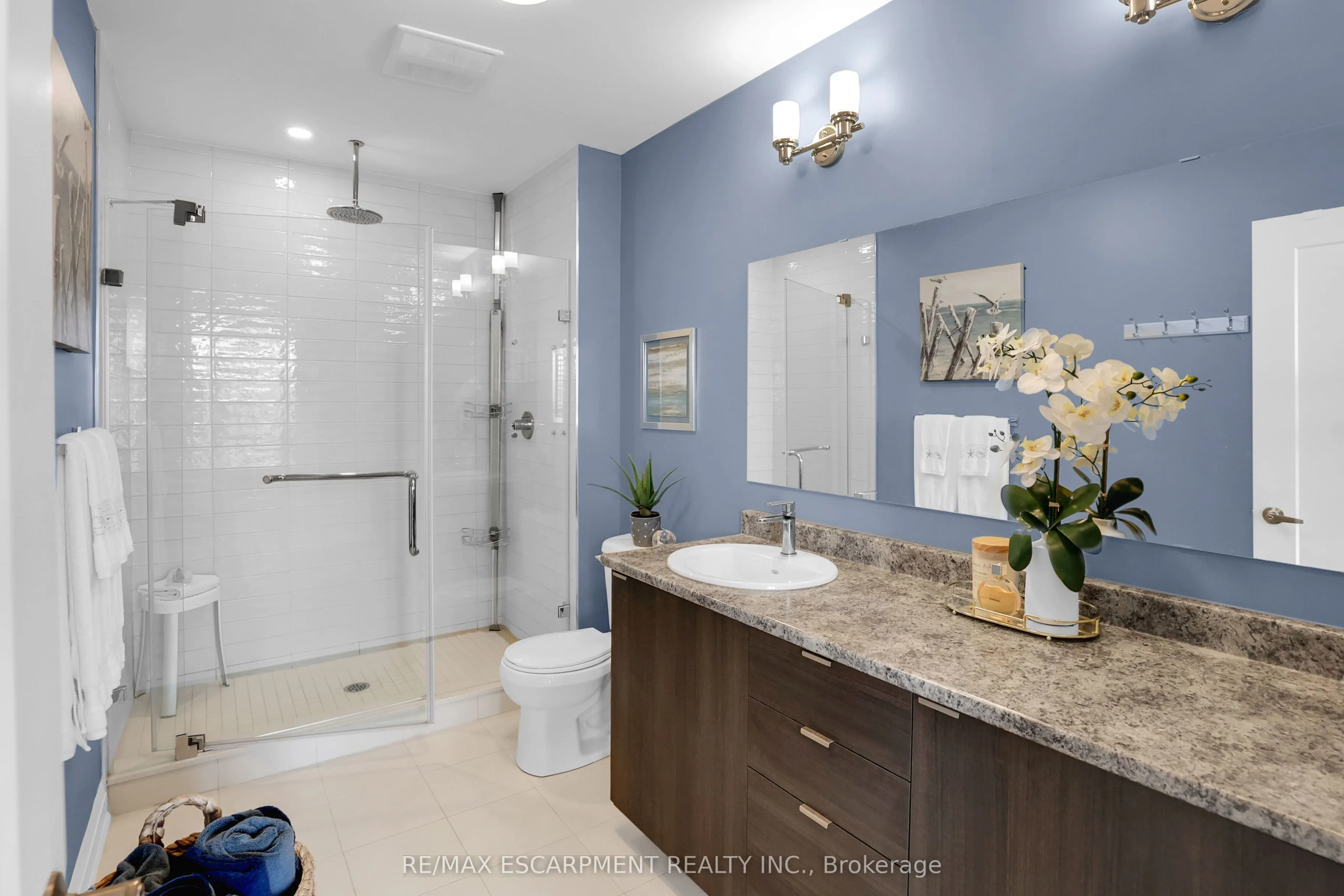 39 Robinson Street N, #4