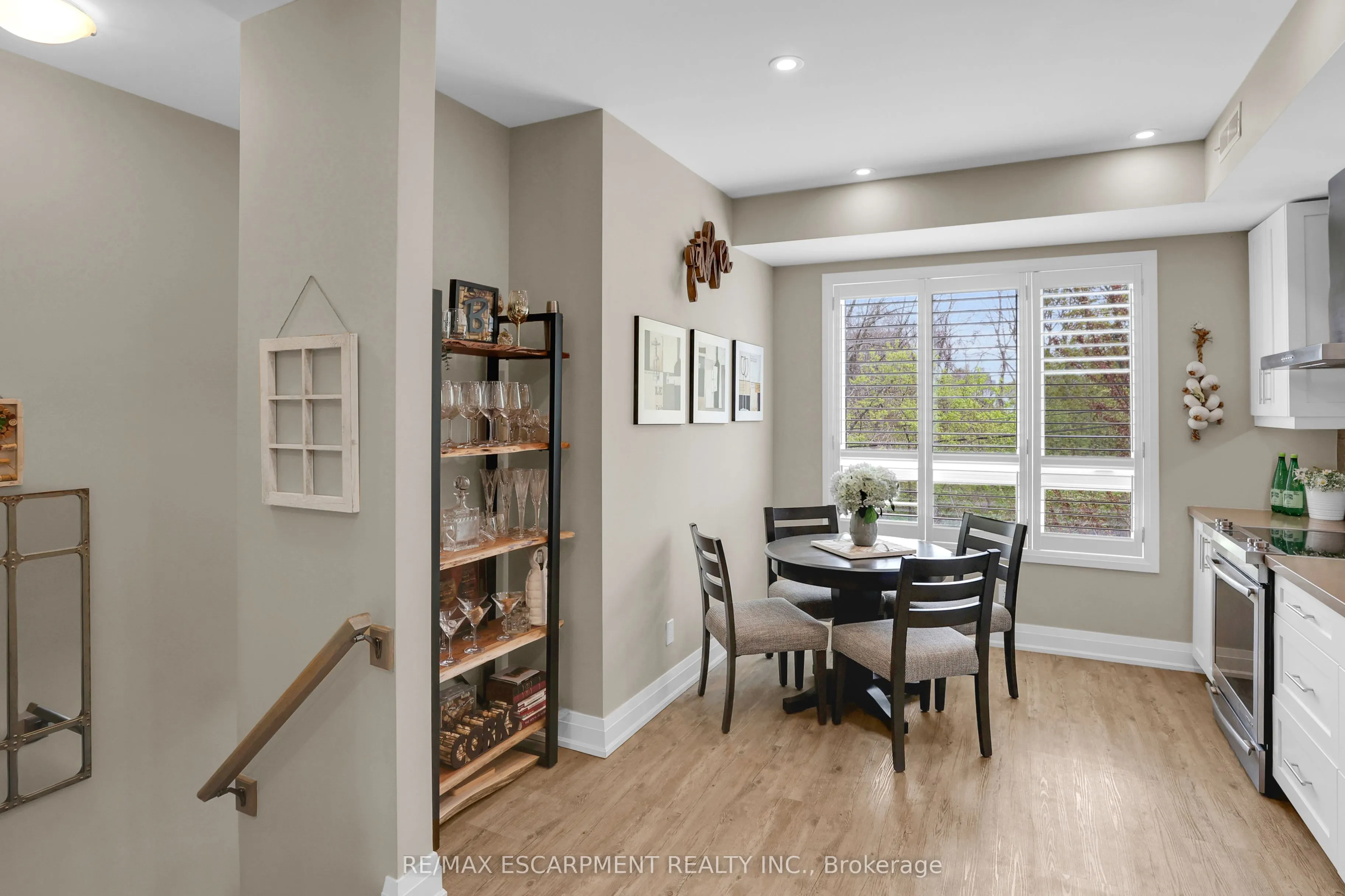 39 Robinson Street N, #4