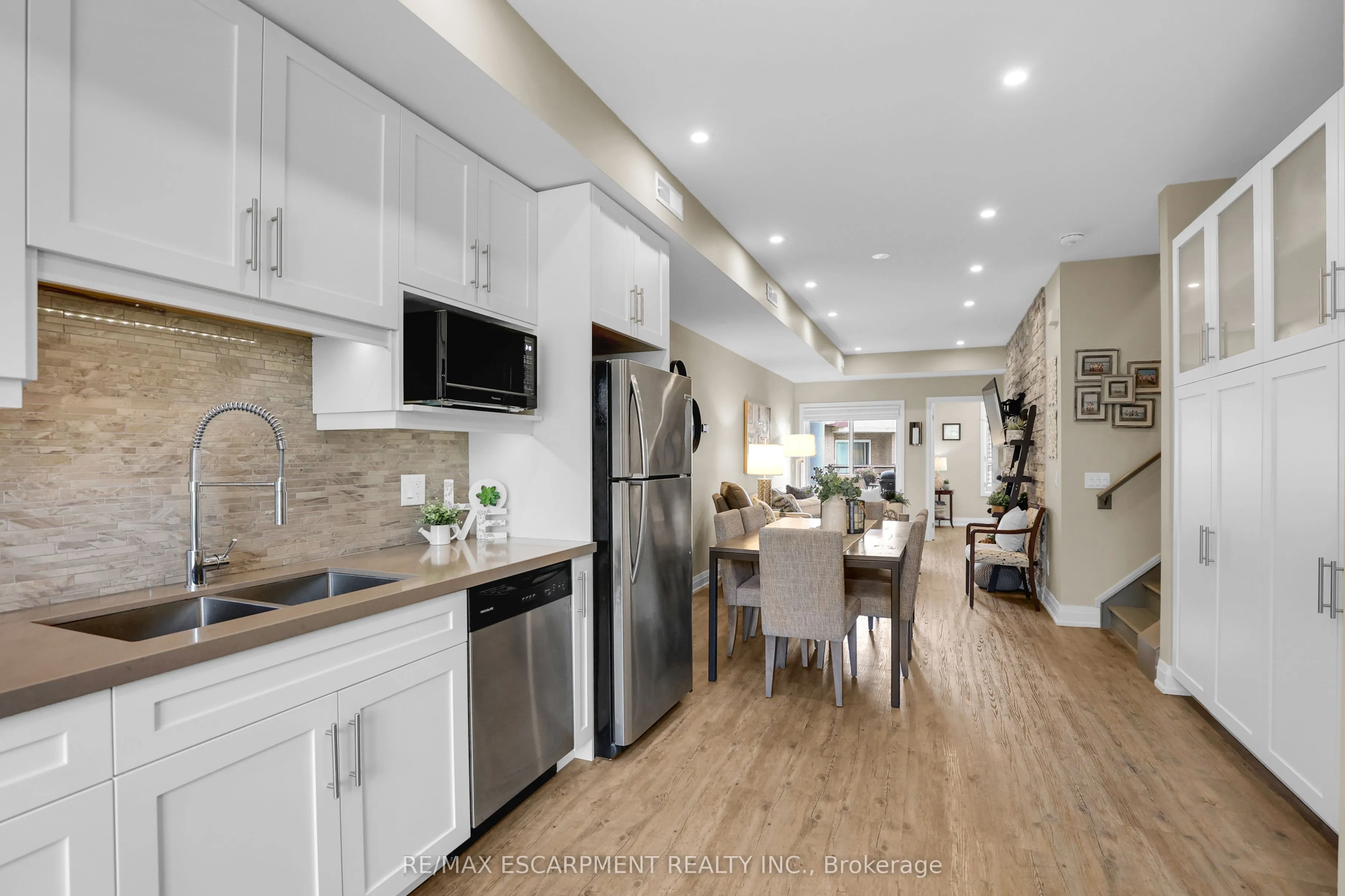 39 Robinson Street N, #4