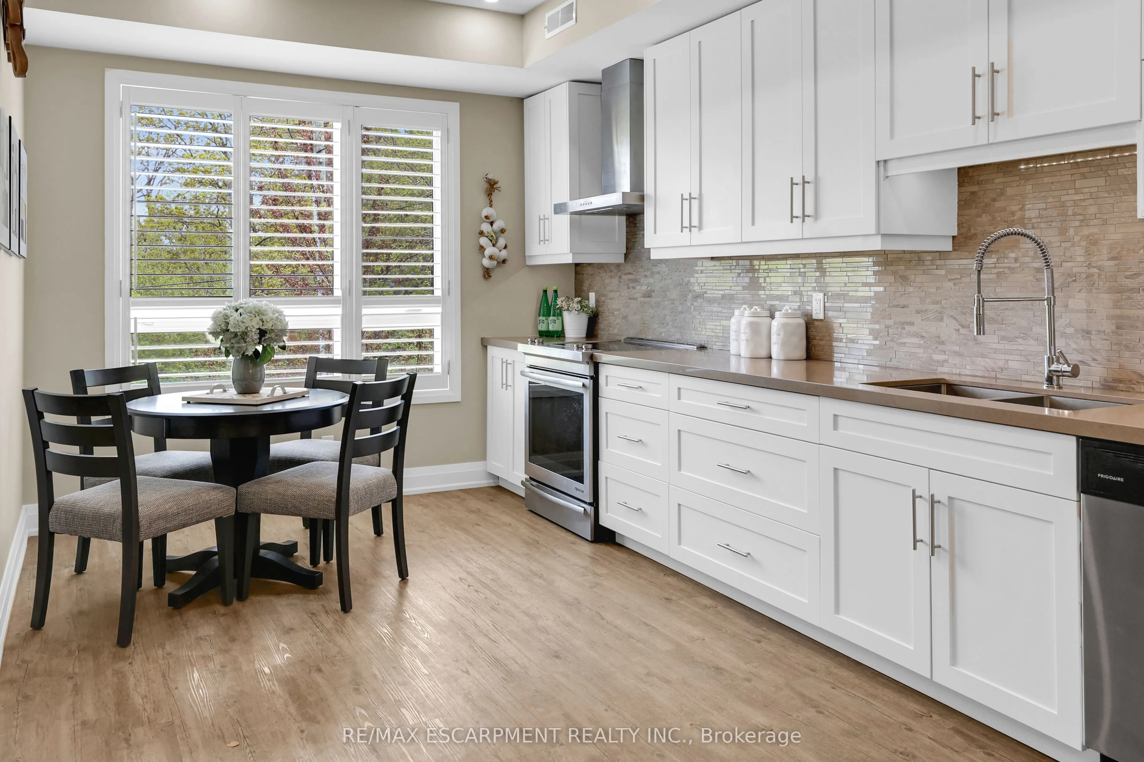 39 Robinson Street N, #4