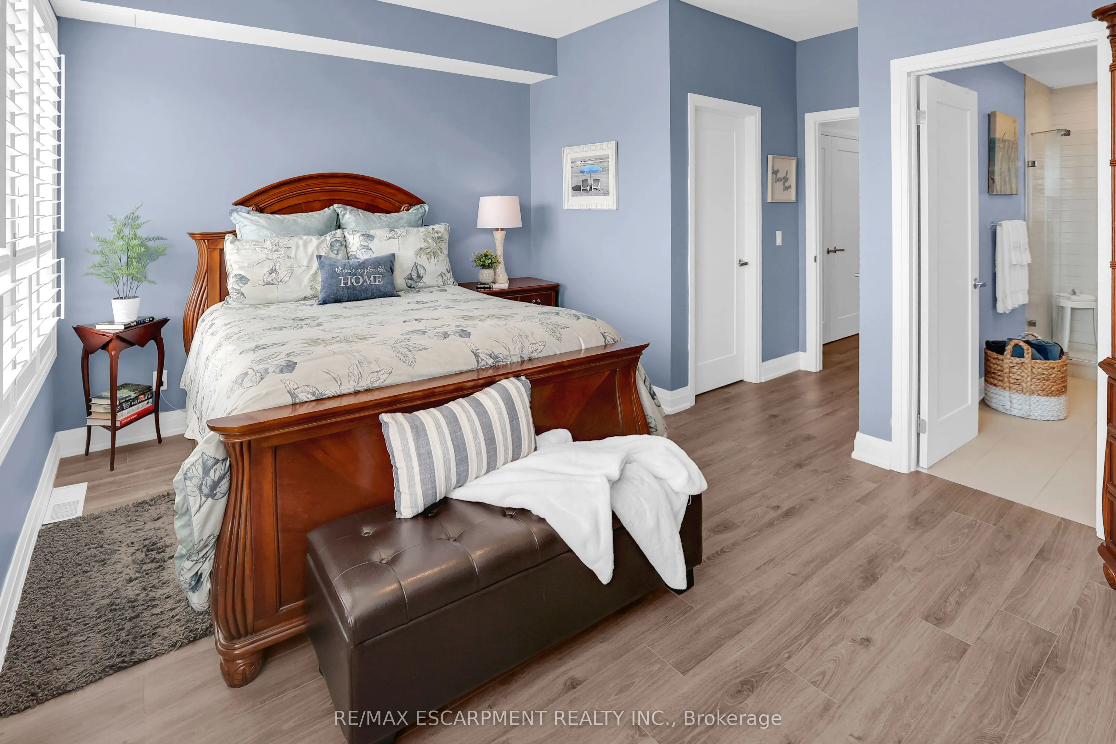 39 Robinson Street N, #4