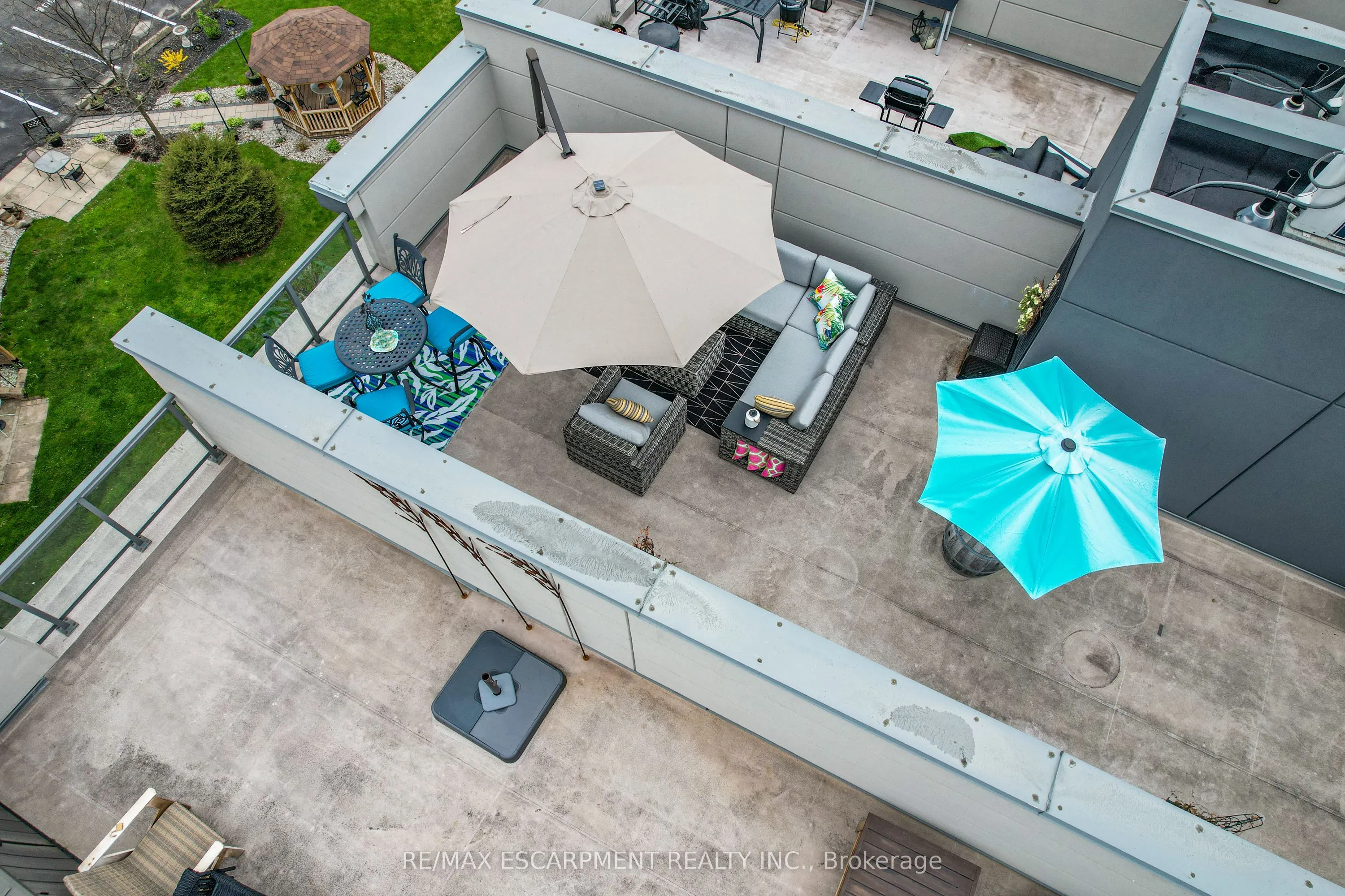 39 Robinson Street N, #4