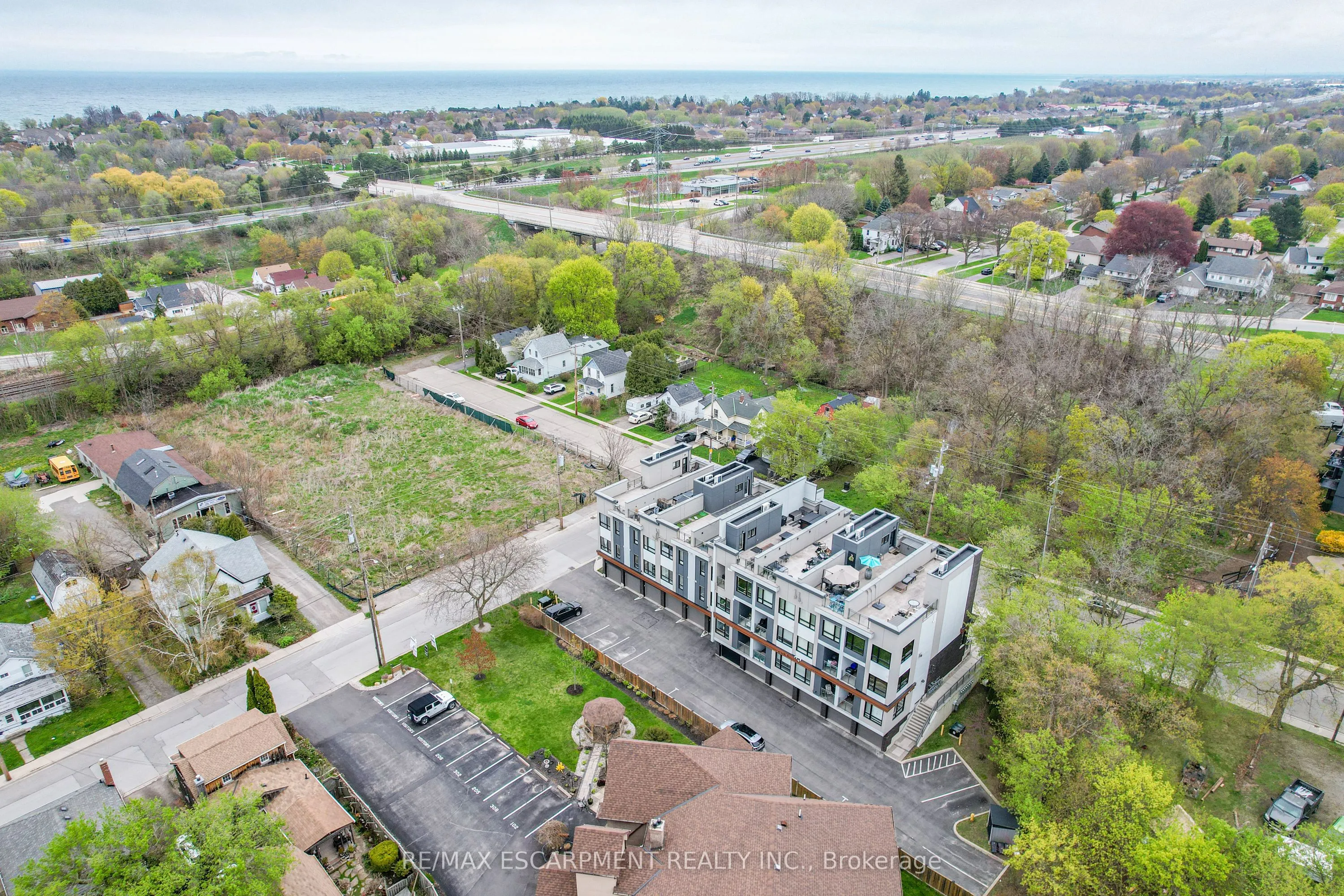 39 Robinson Street N, #4