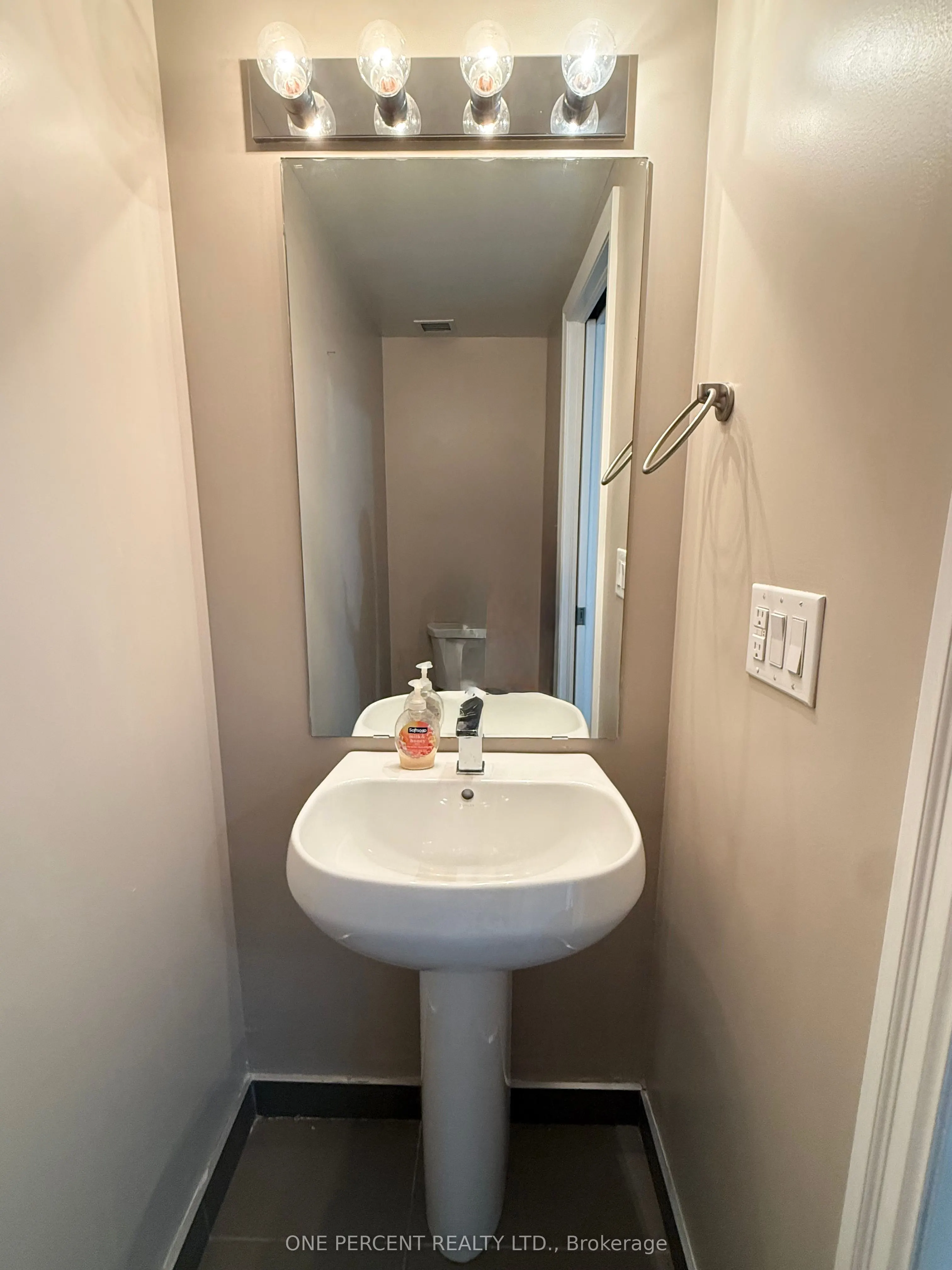 560 North Service Road, #605