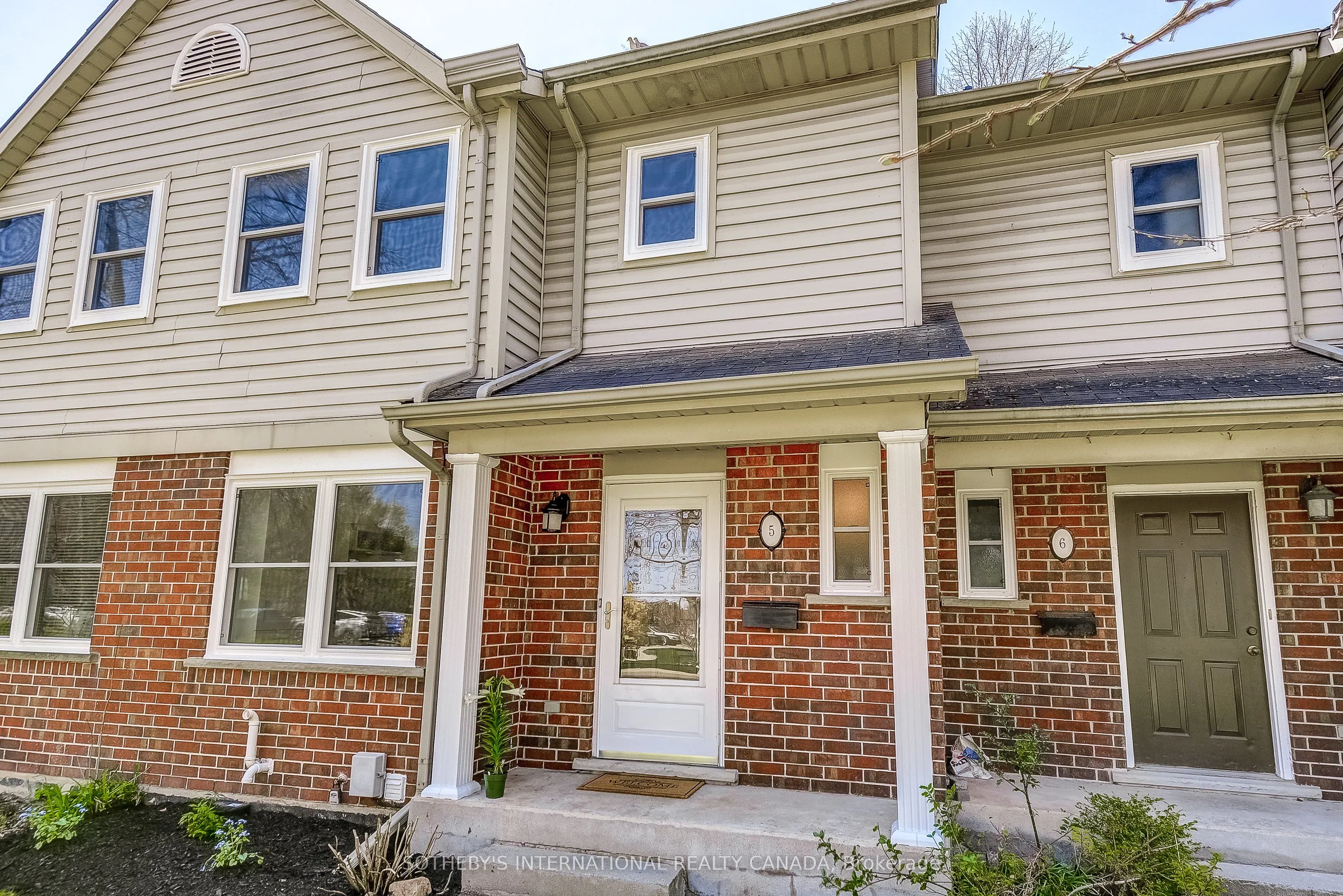 55 Kerman Avenue, #5