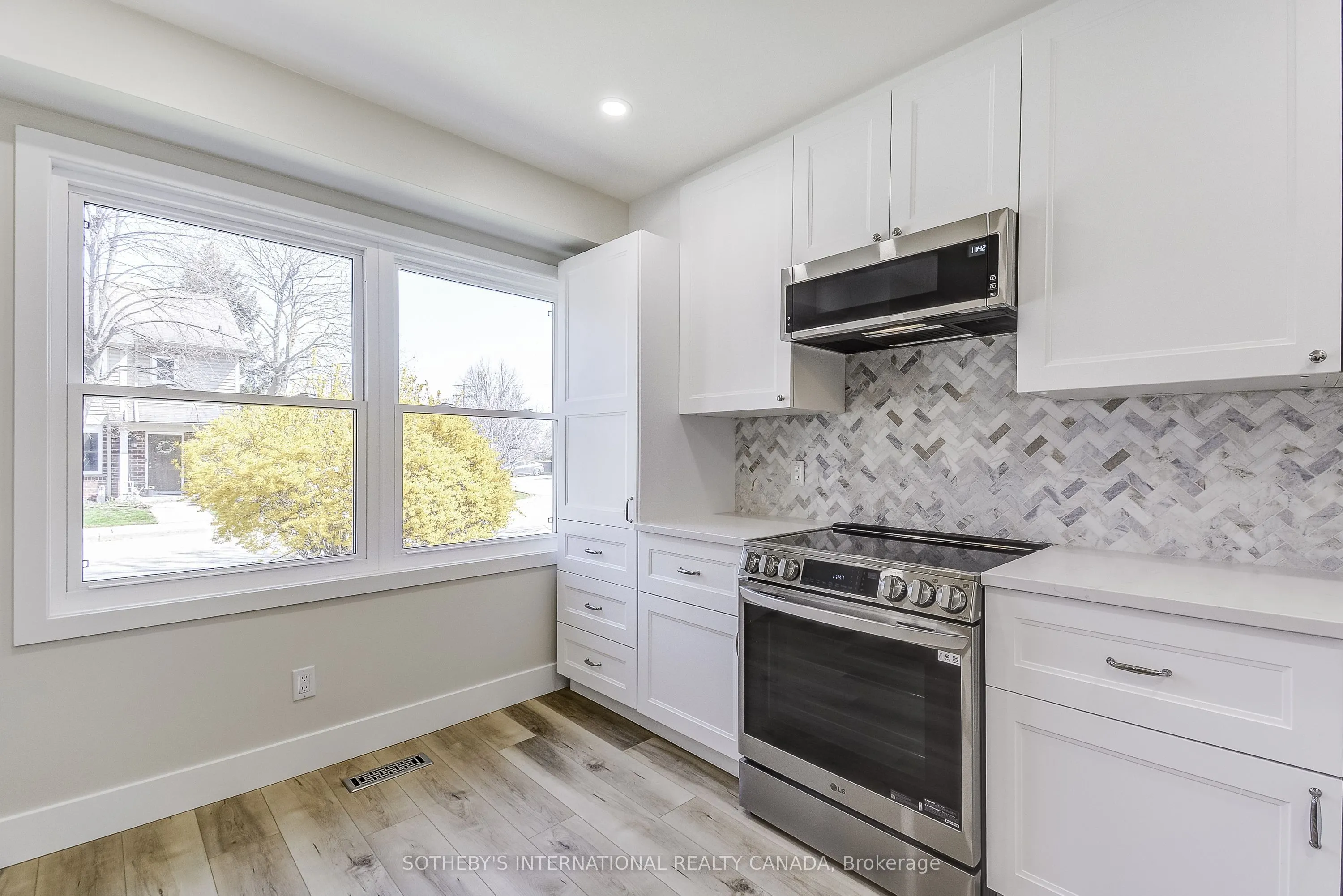 55 Kerman Avenue, #5