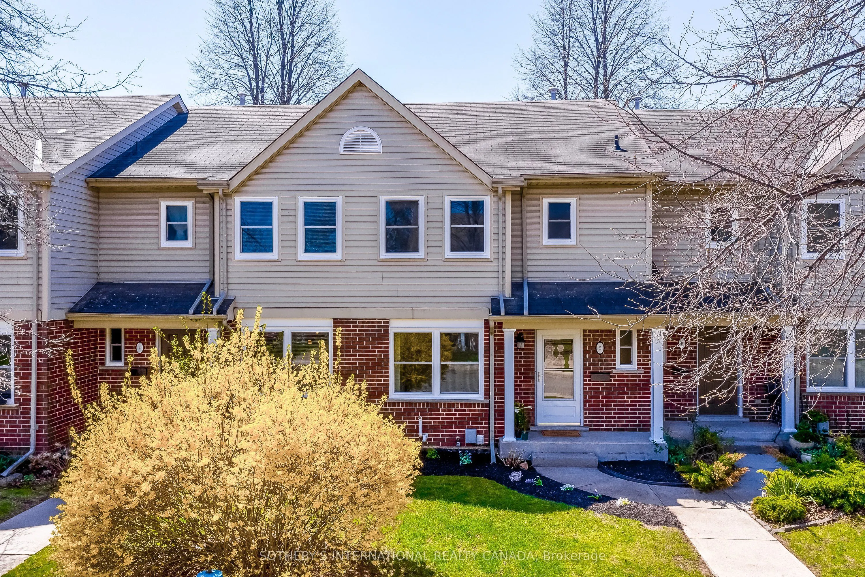 55 Kerman Avenue, #5