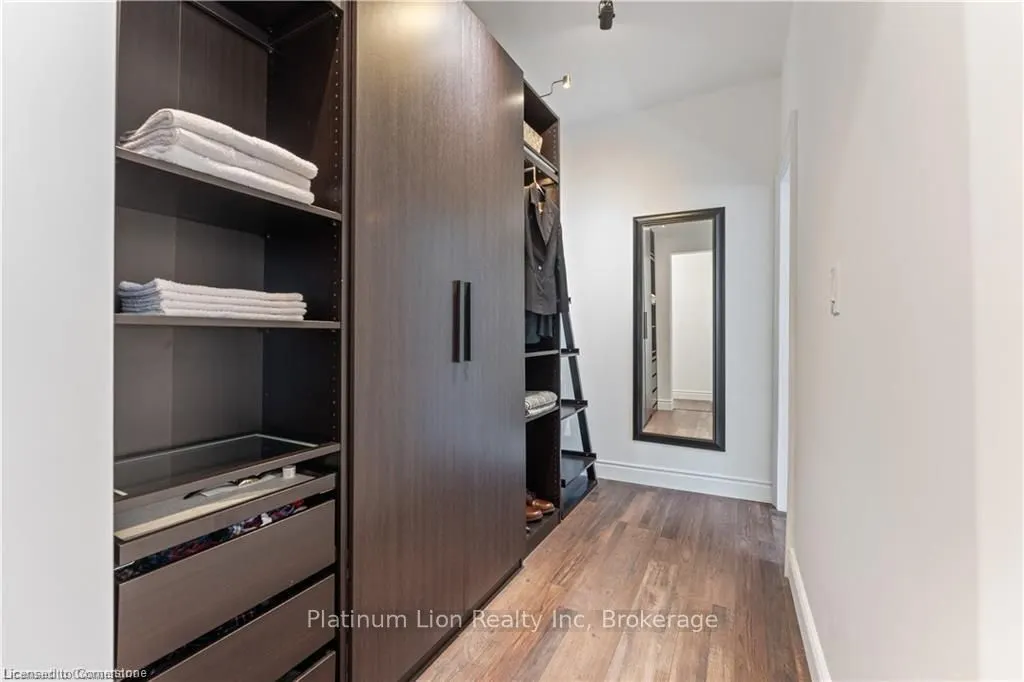 65 Broadway Street W