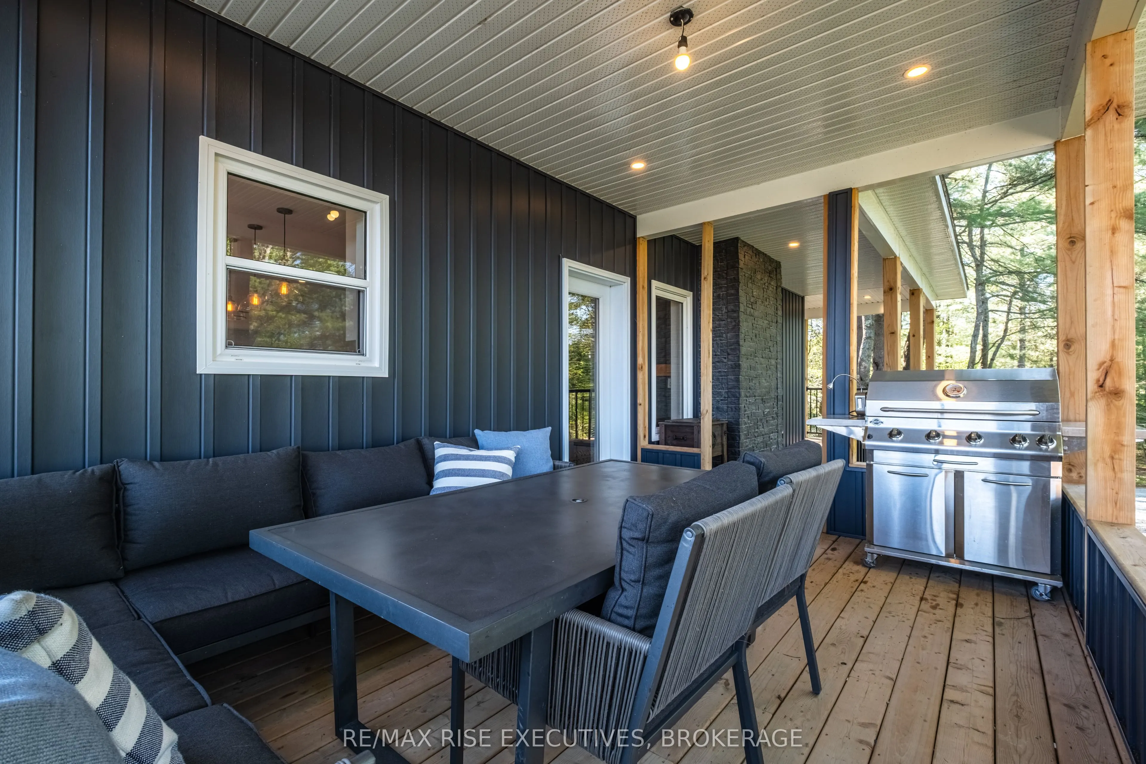 1022 Briscoe Bay Lane