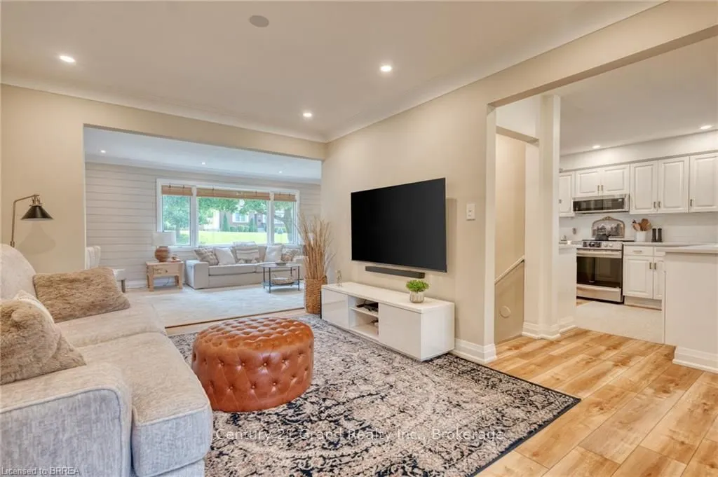26 Simcoe Boulevard