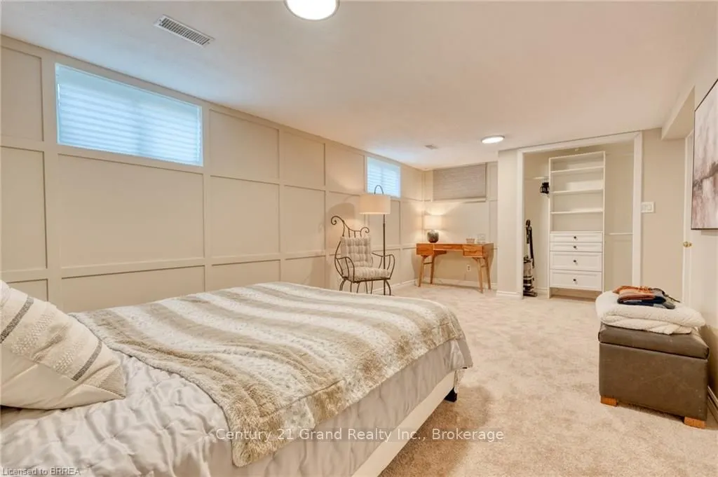 26 Simcoe Boulevard