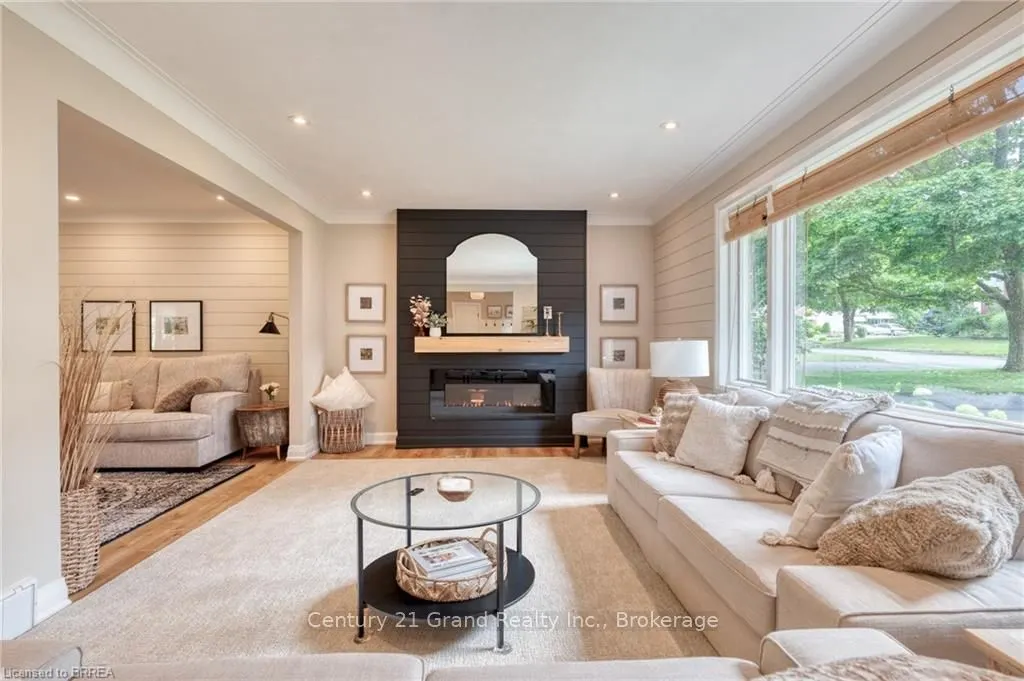 26 Simcoe Boulevard