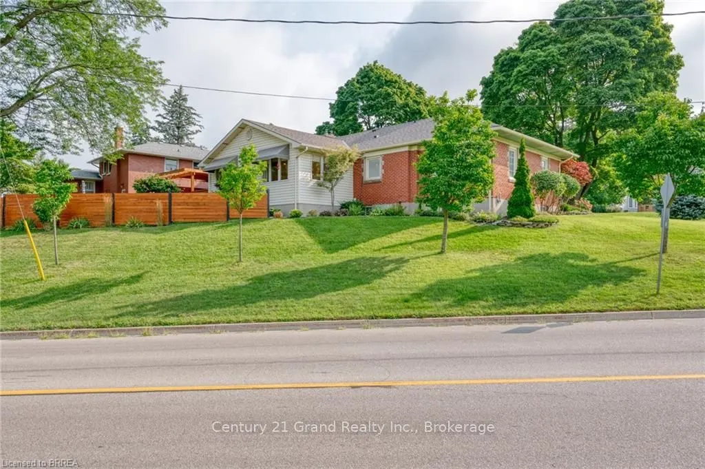 26 Simcoe Boulevard