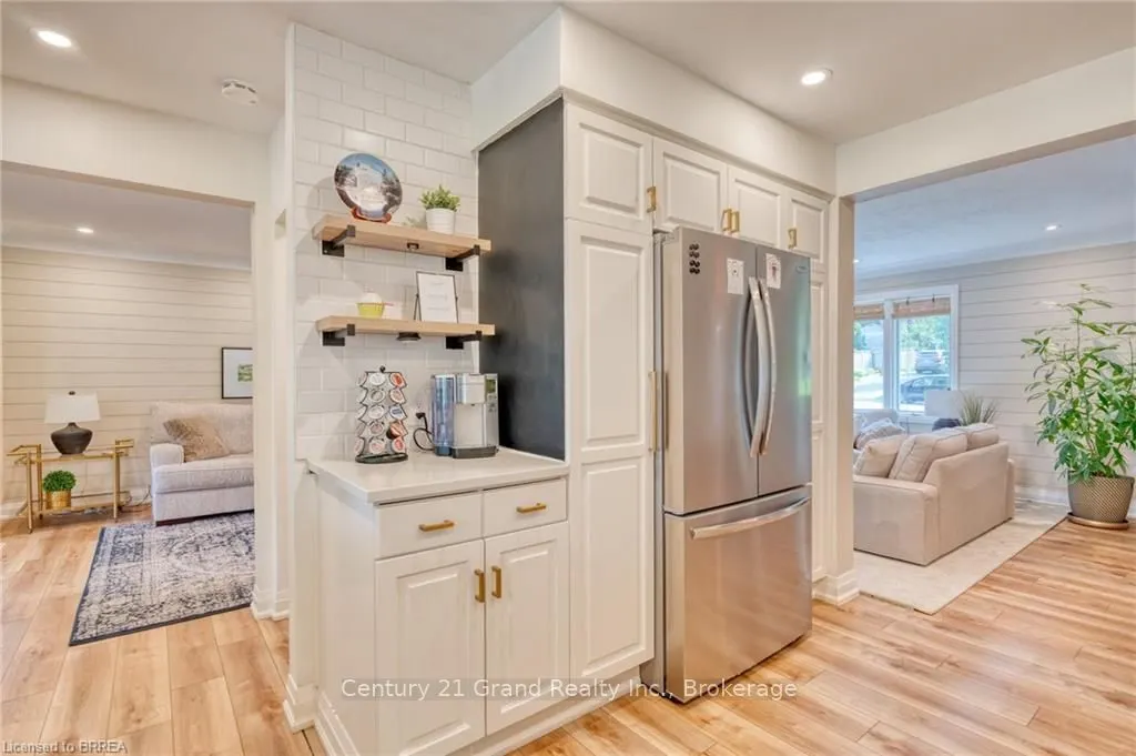 26 Simcoe Boulevard