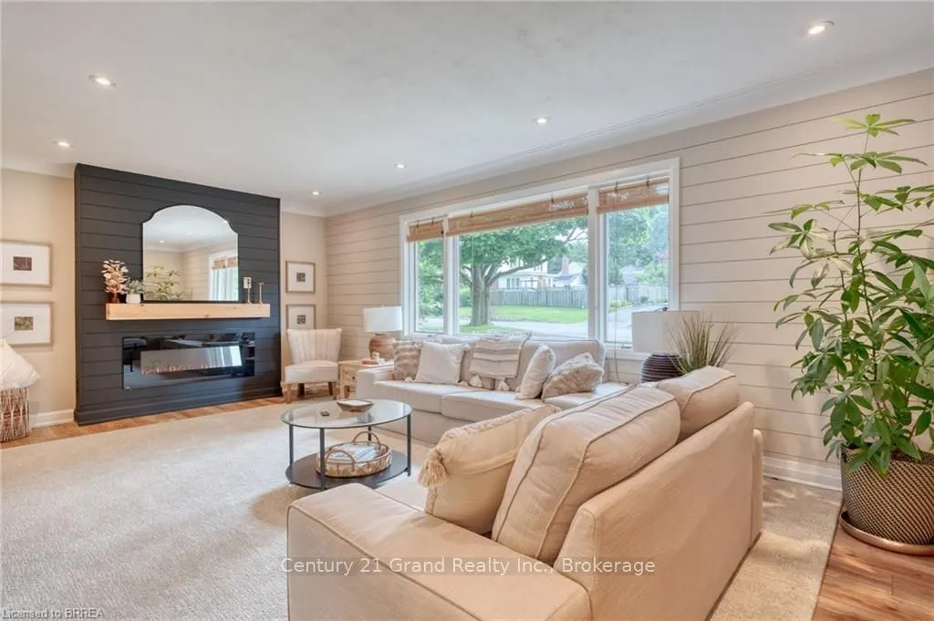 26 Simcoe Boulevard