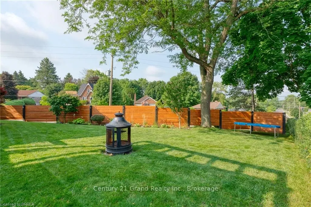 26 Simcoe Boulevard