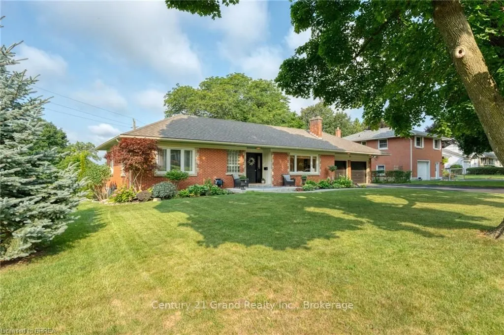 26 Simcoe Boulevard