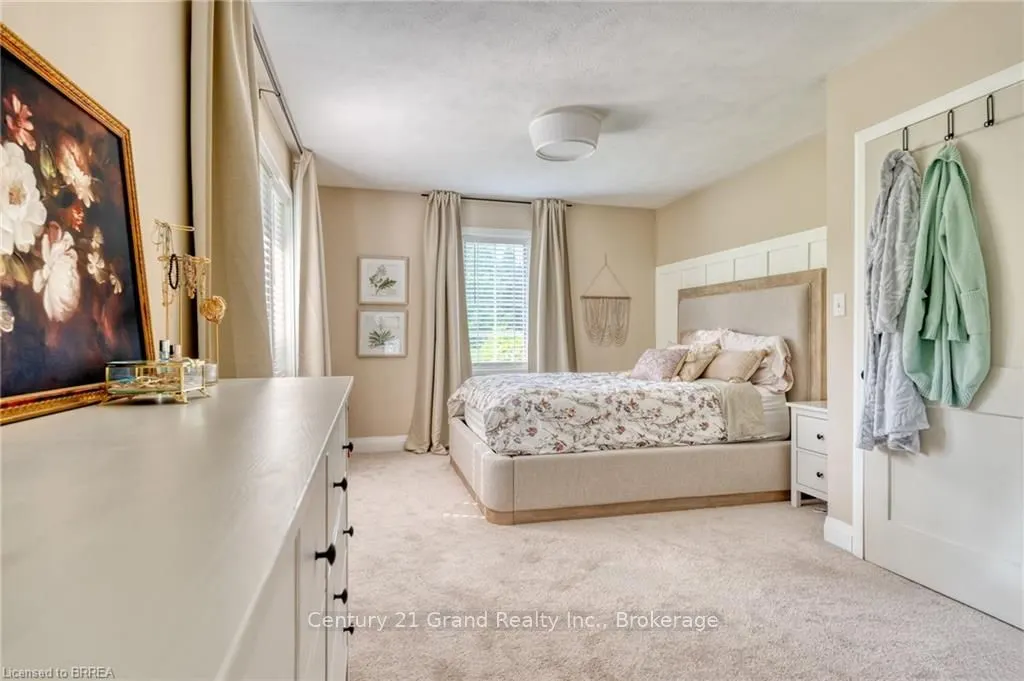 26 Simcoe Boulevard