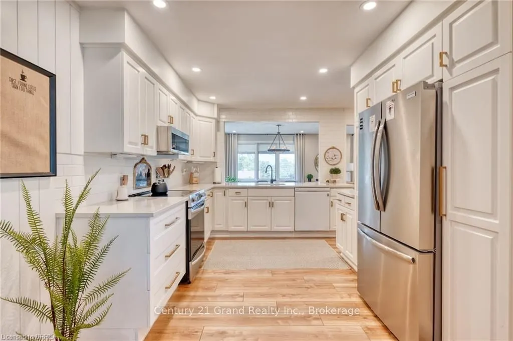 26 Simcoe Boulevard