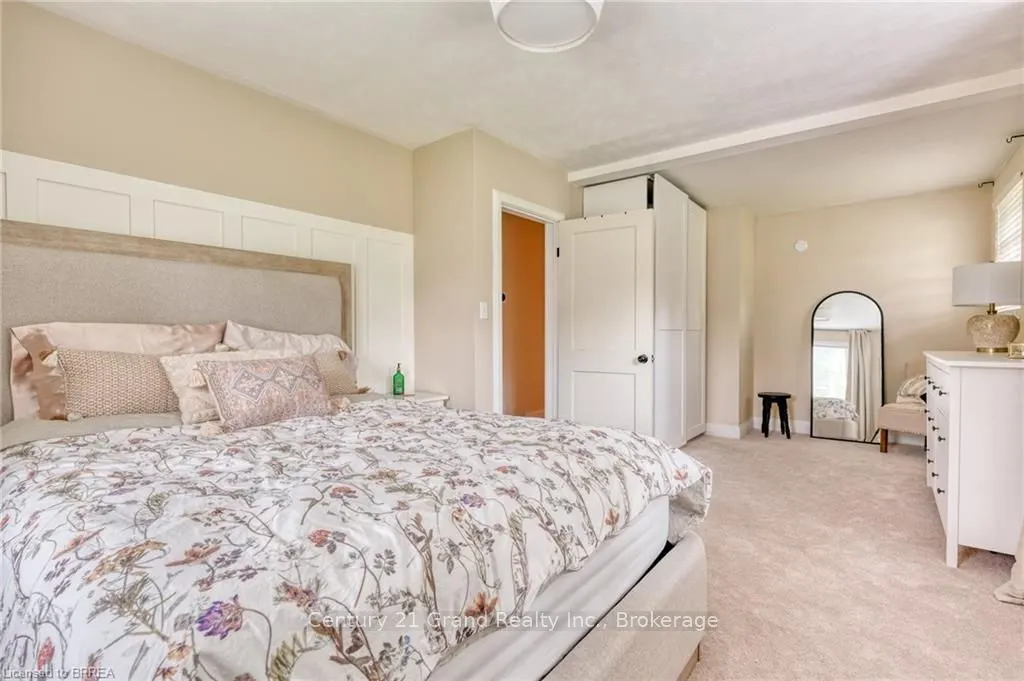 26 Simcoe Boulevard