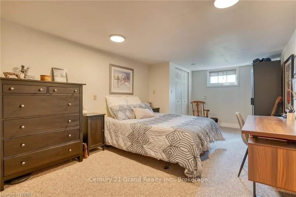 26 Simcoe Boulevard