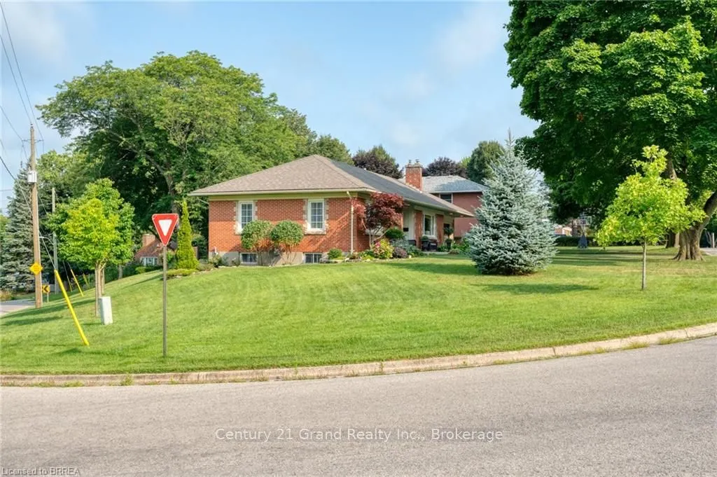 26 Simcoe Boulevard