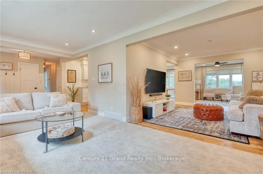 26 Simcoe Boulevard