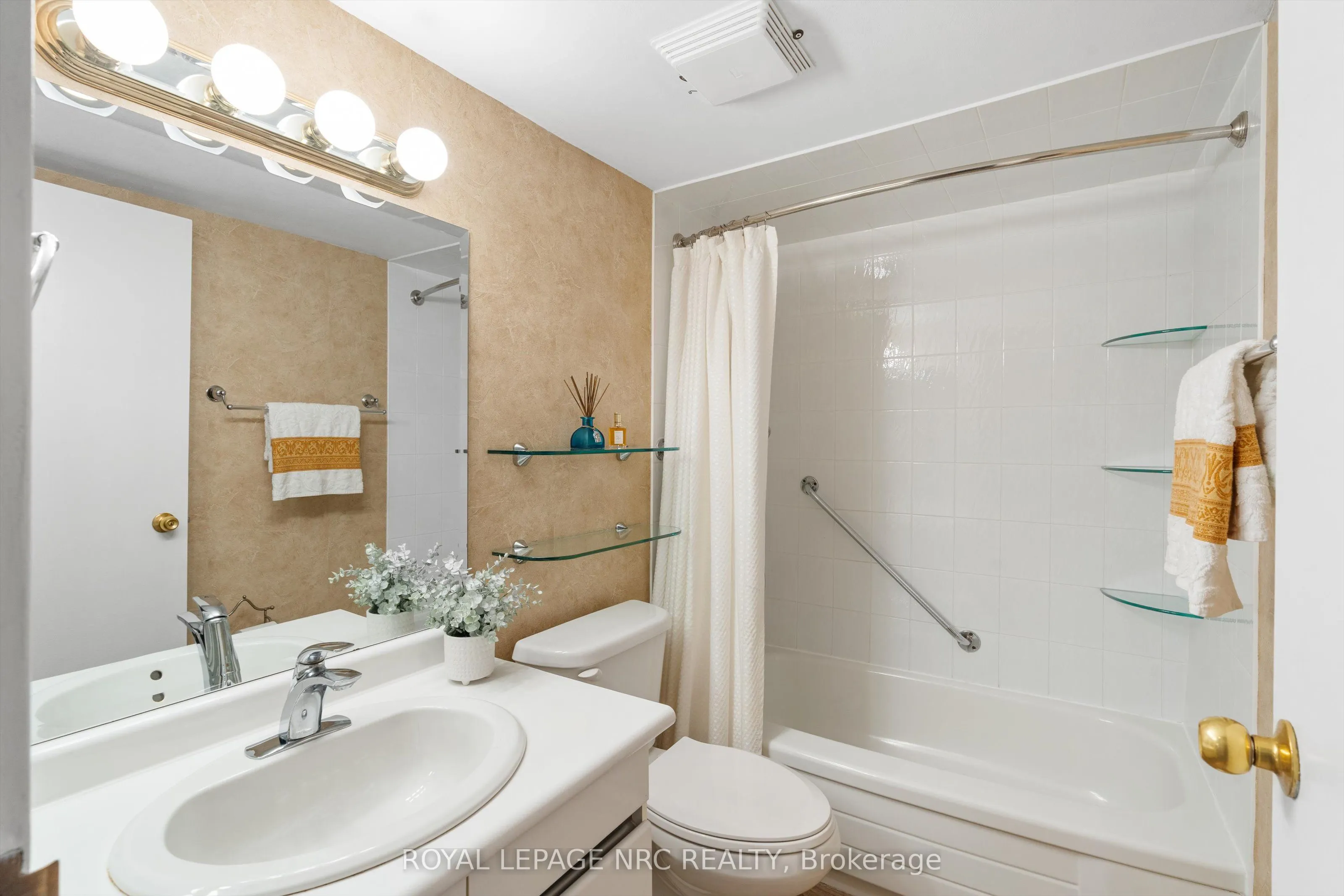 365 Geneva Street, #401