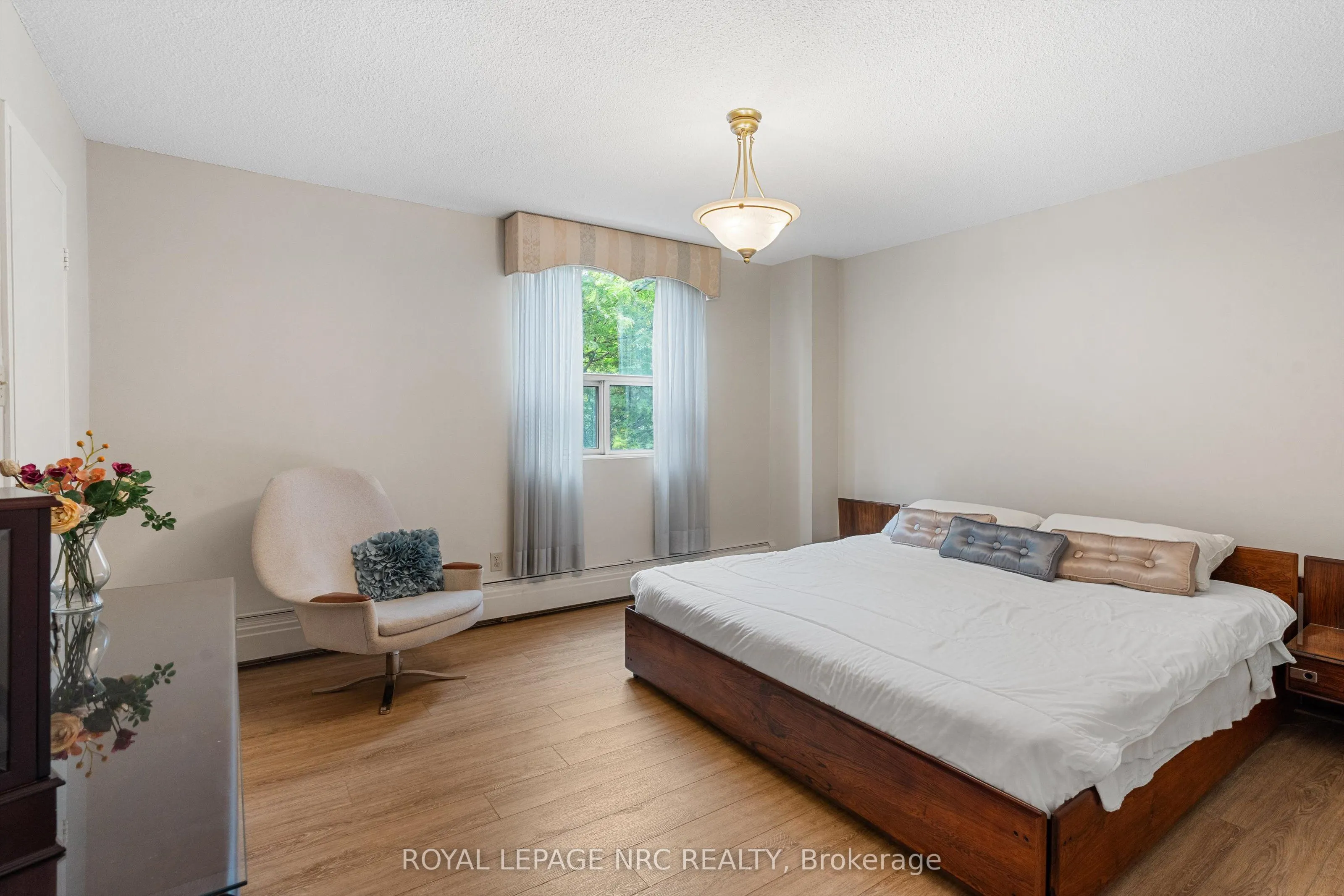 365 Geneva Street, #401