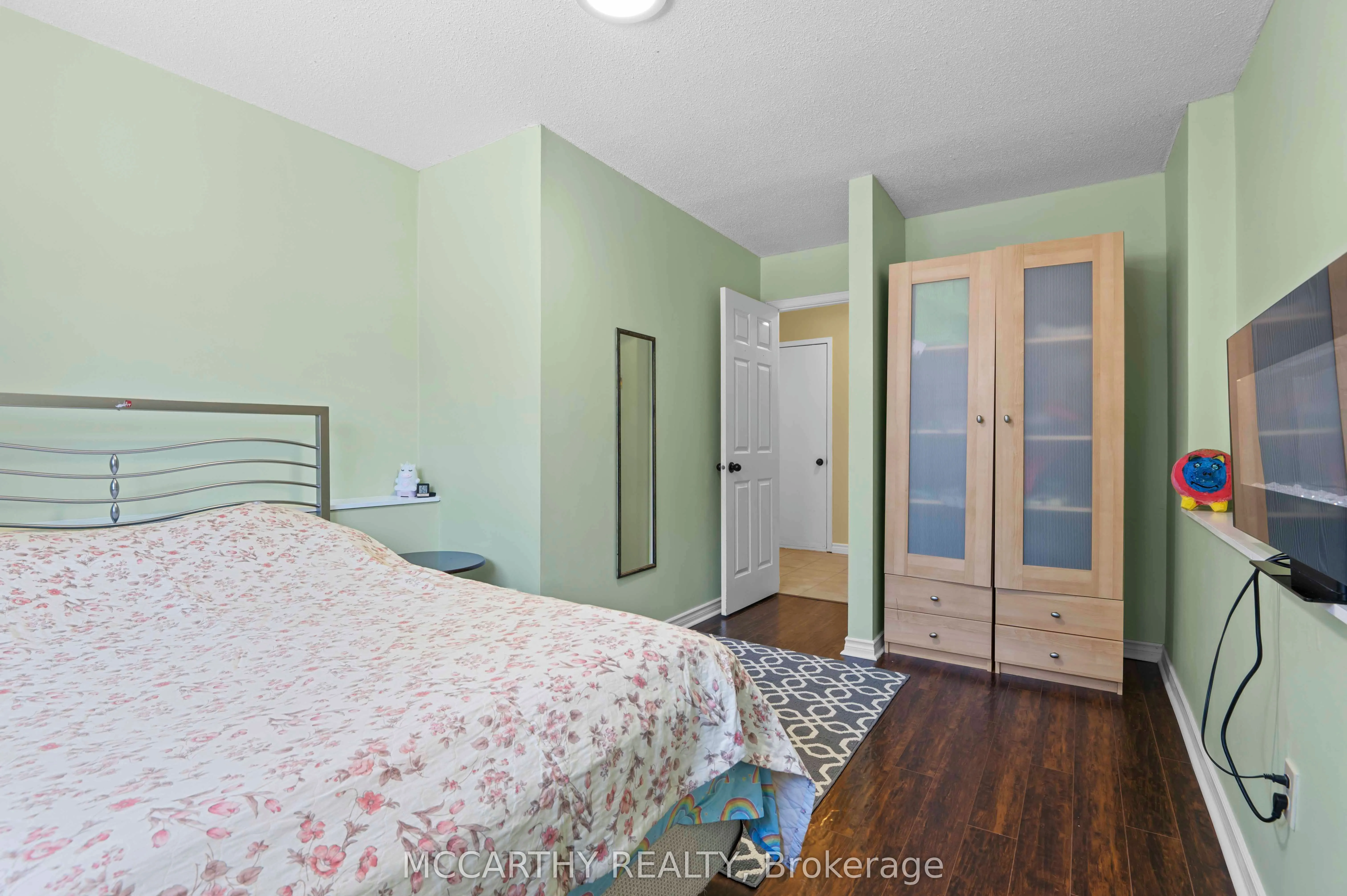 300 Shelburne Place