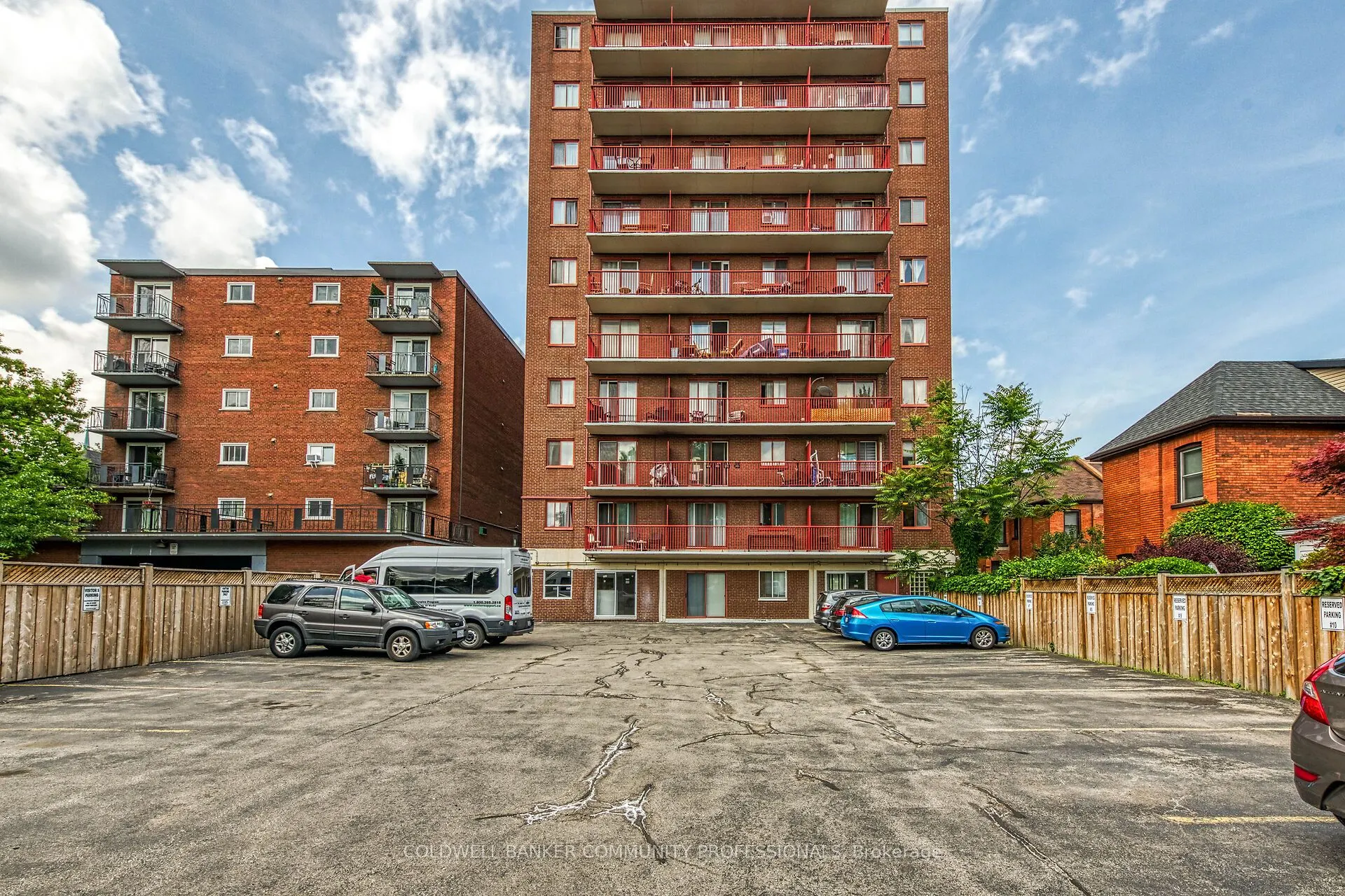 141 Catharine Street S, #806