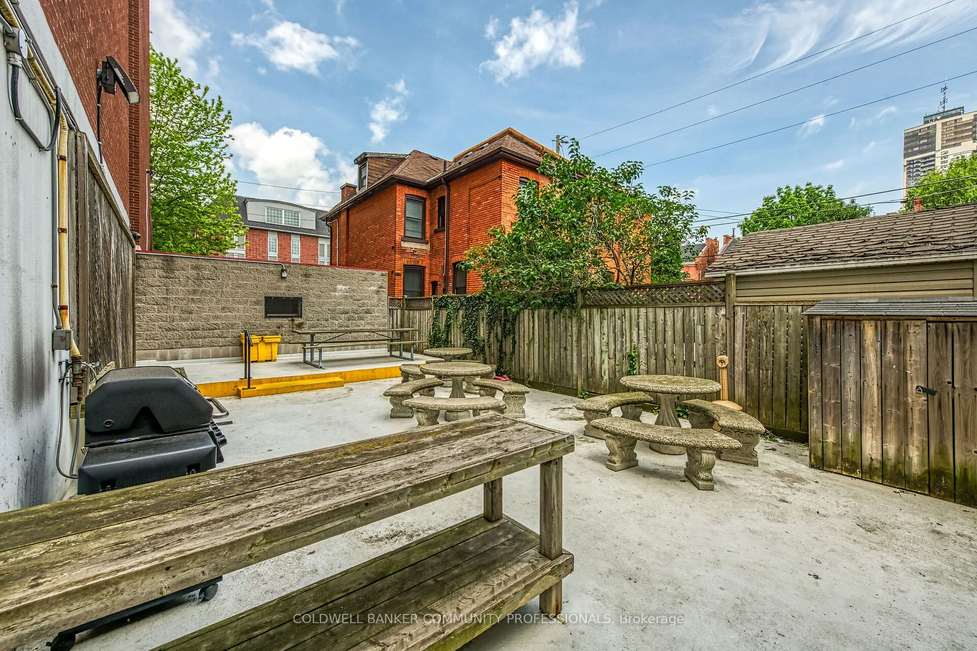 141 Catharine Street S, #806