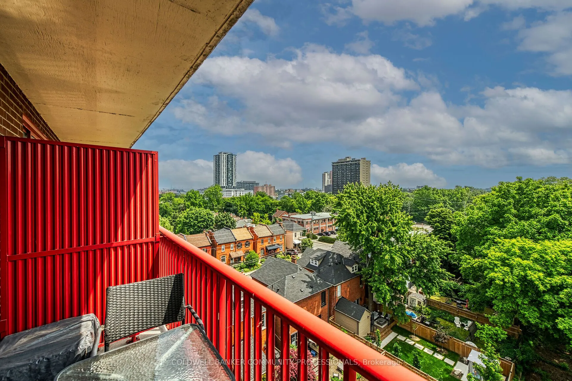 141 Catharine Street S, #806