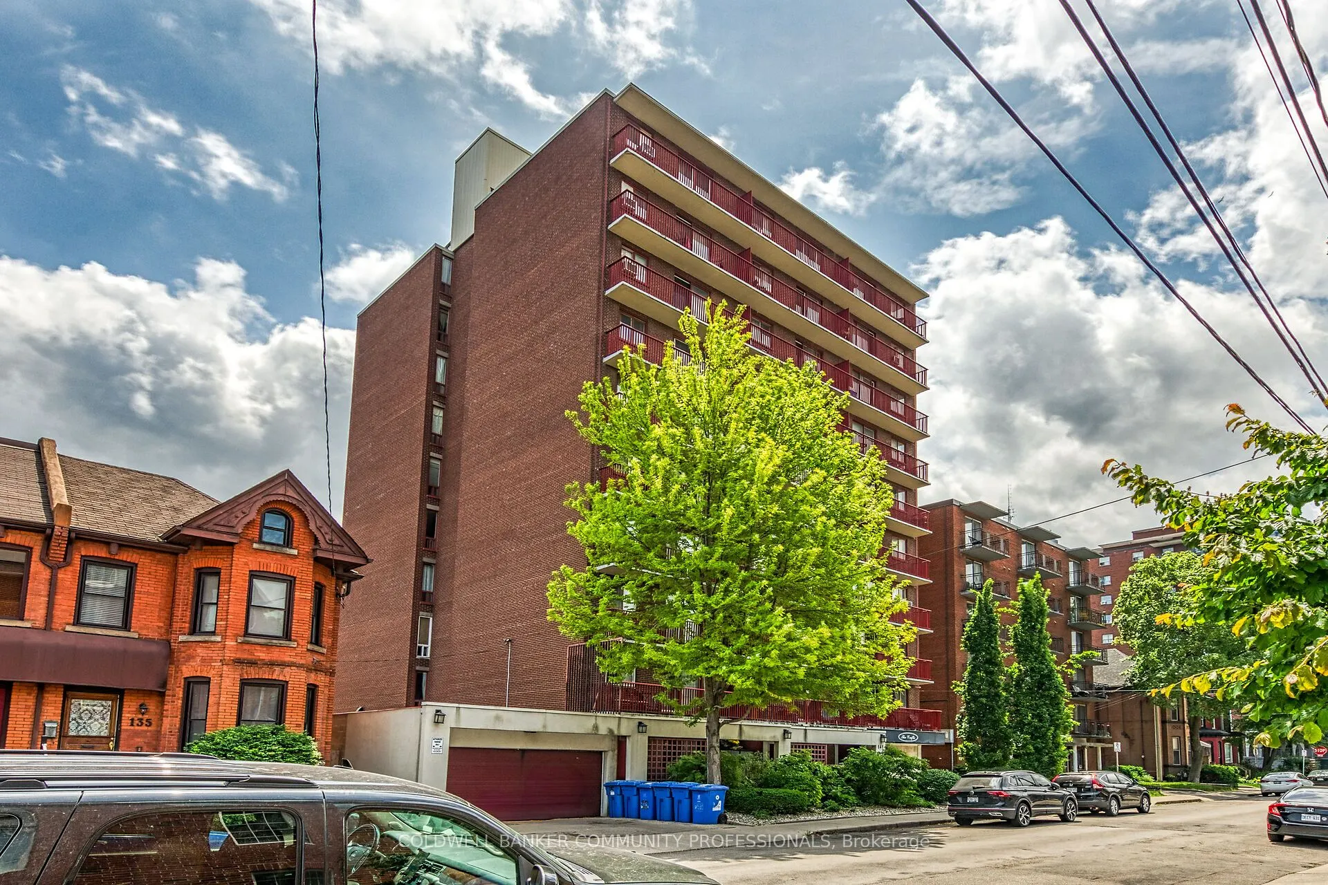 141 Catharine Street S, #806