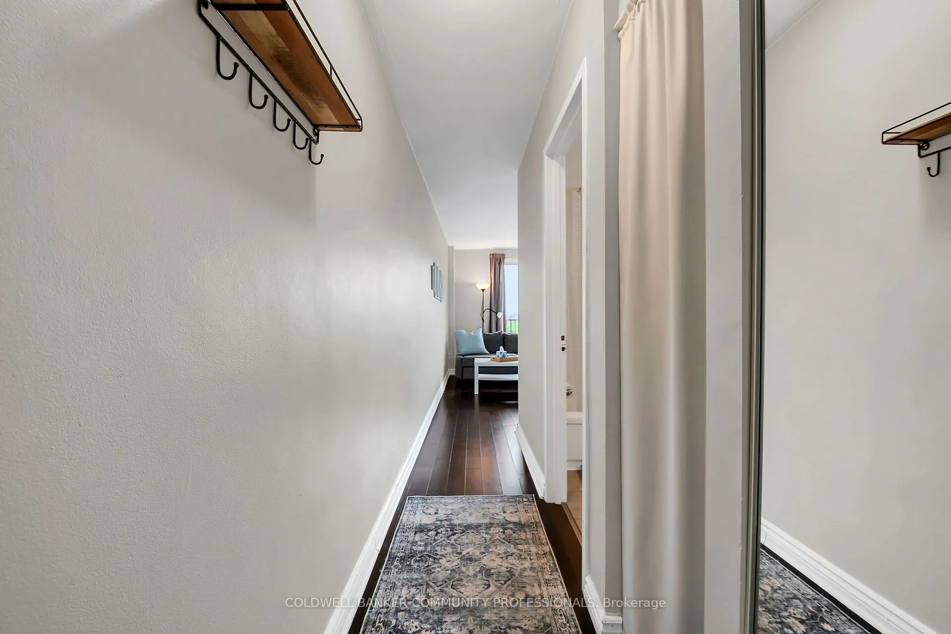 141 Catharine Street S, #806