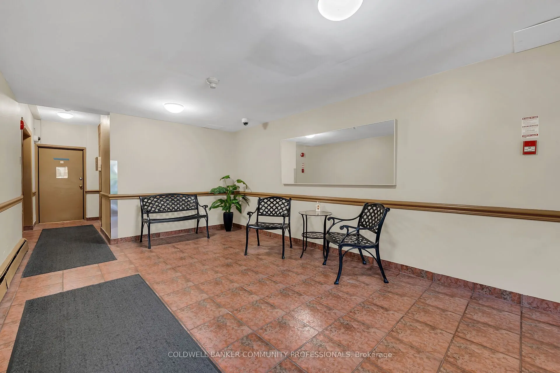 141 Catharine Street S, #806