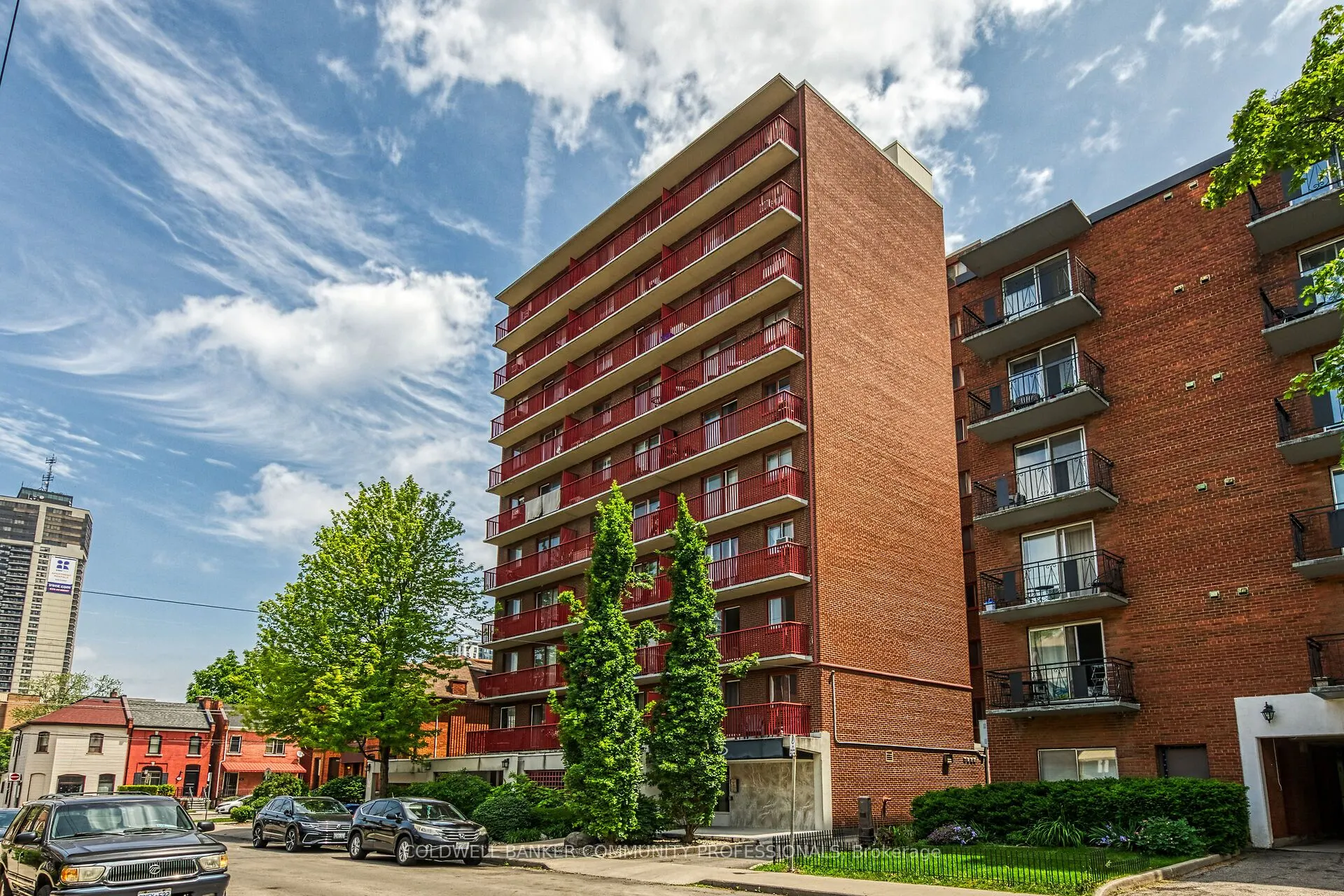 141 Catharine Street S, #806