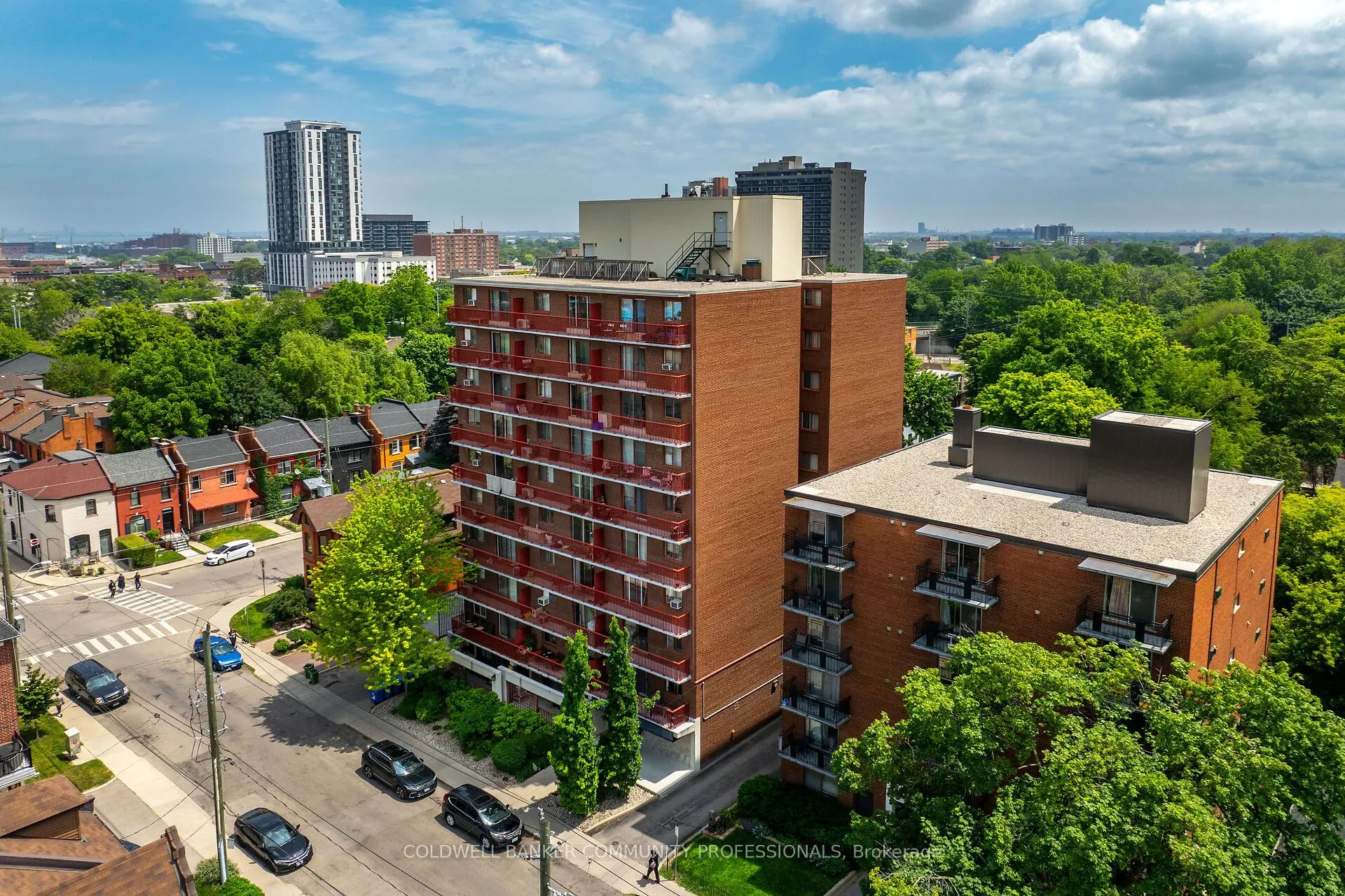 141 Catharine Street S, #806