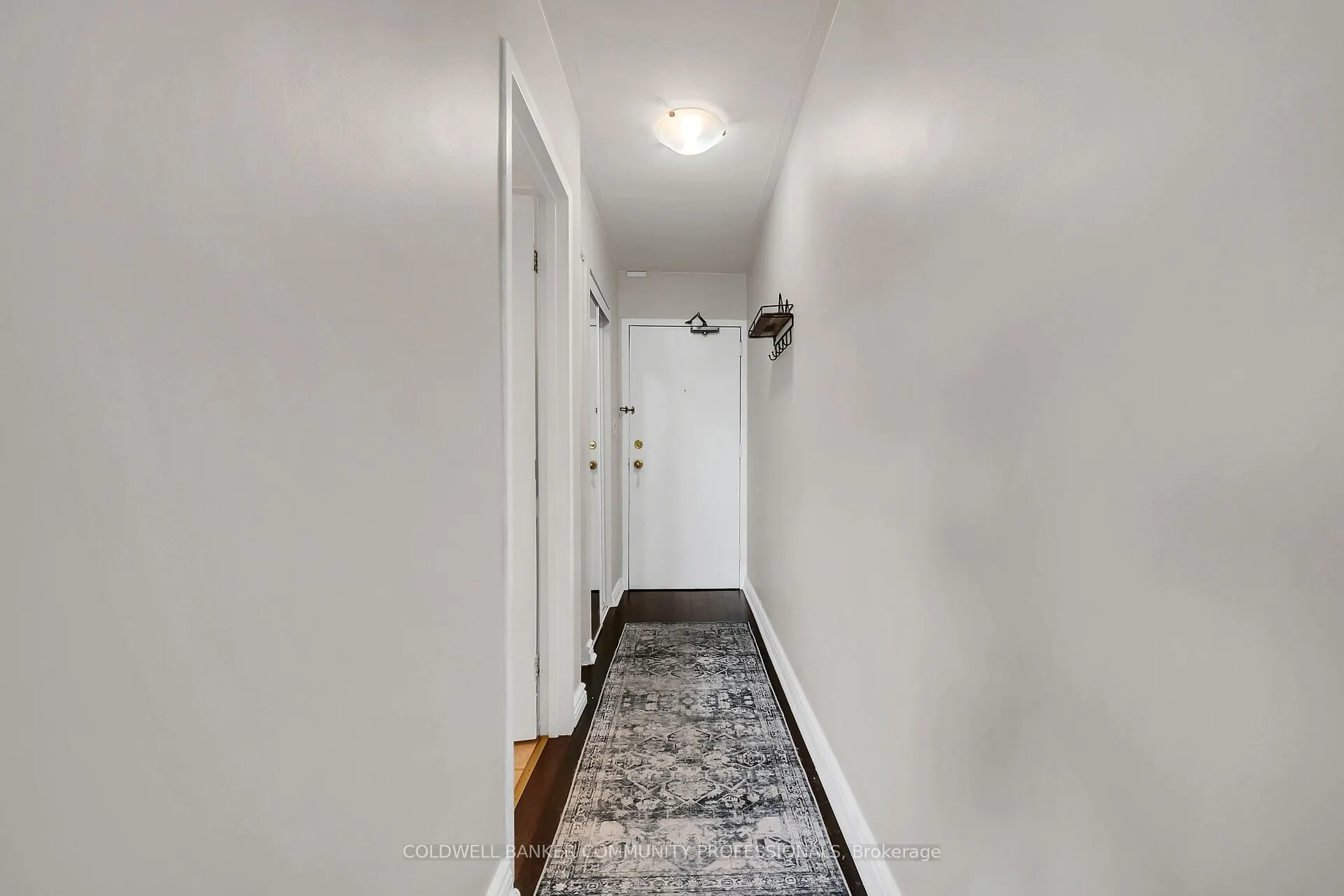 141 Catharine Street S, #806