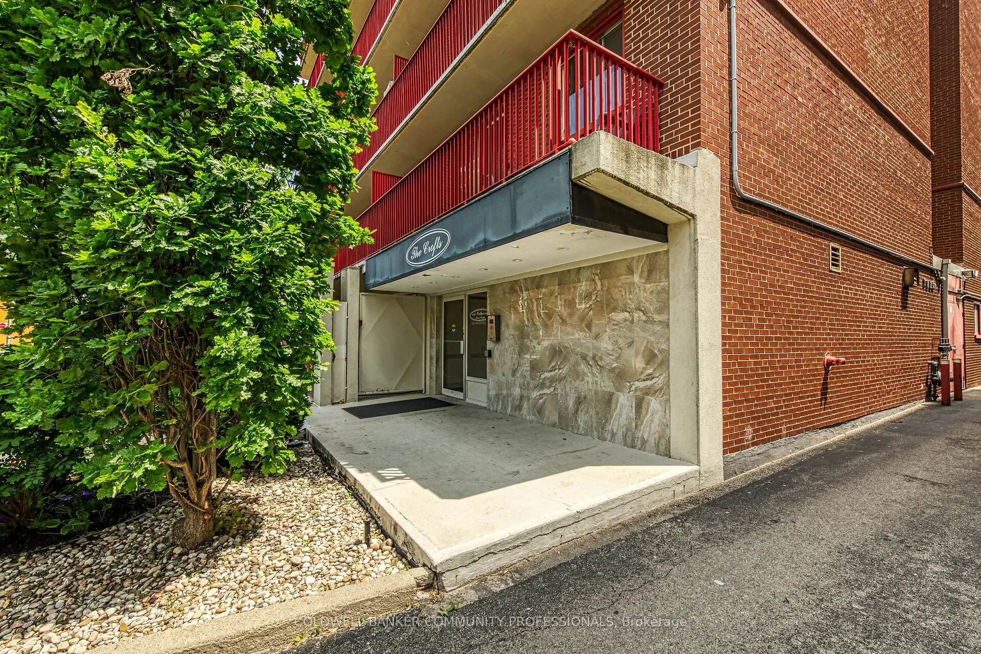 141 Catharine Street S, #806