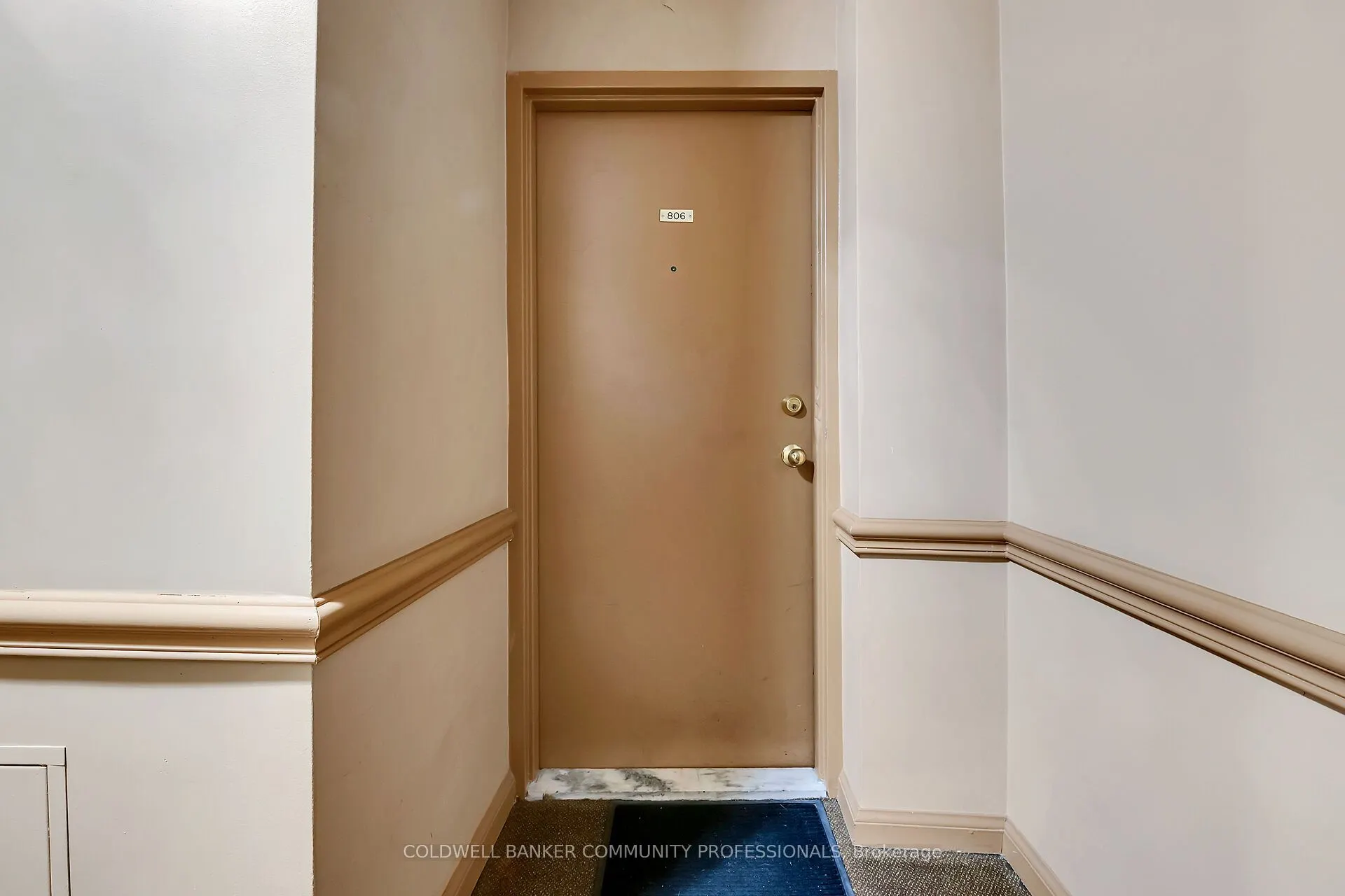 141 Catharine Street S, #806