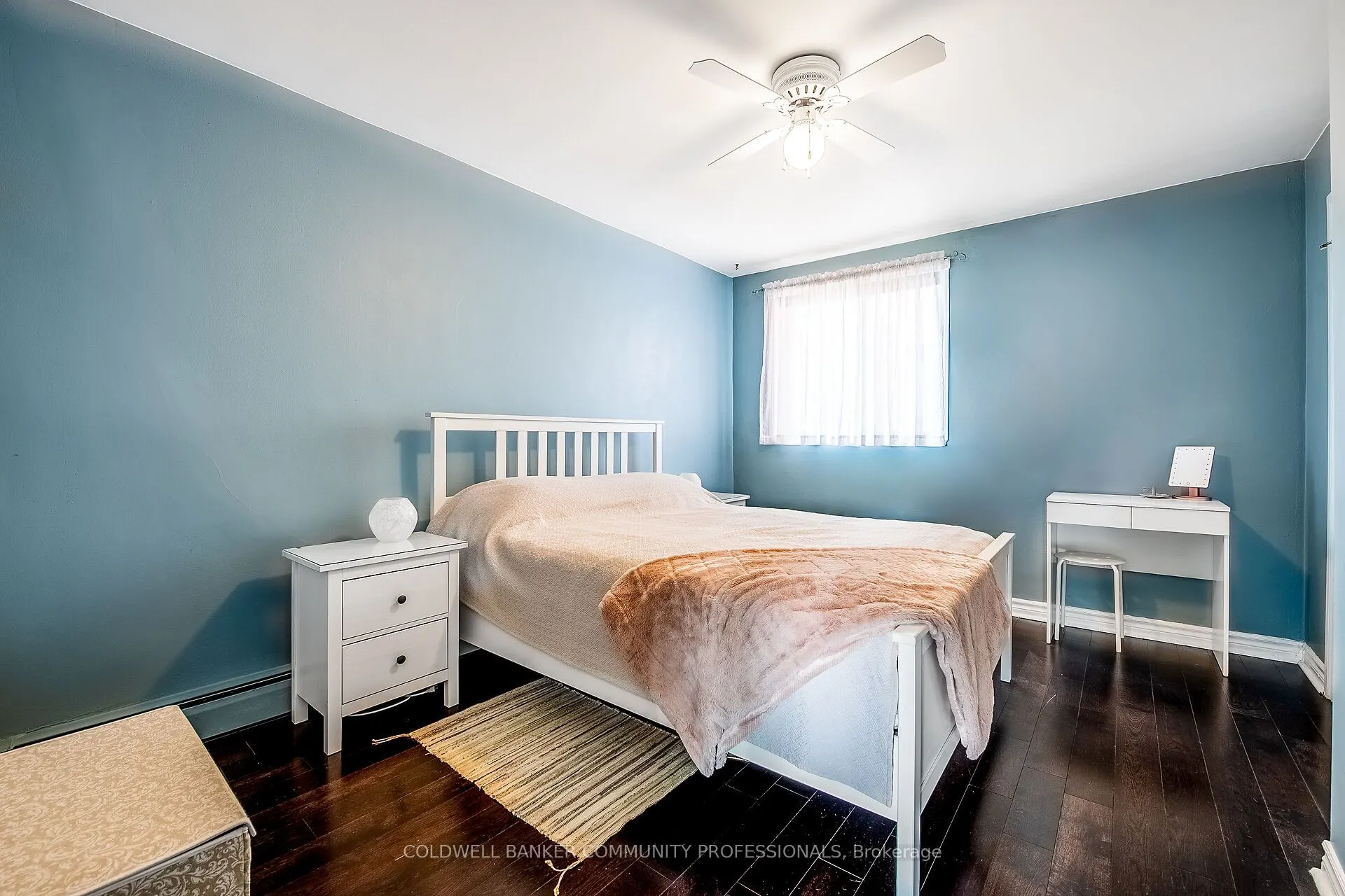 141 Catharine Street S, #806