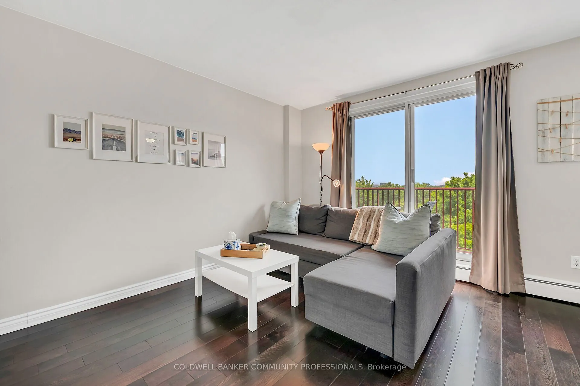 141 Catharine Street S, #806